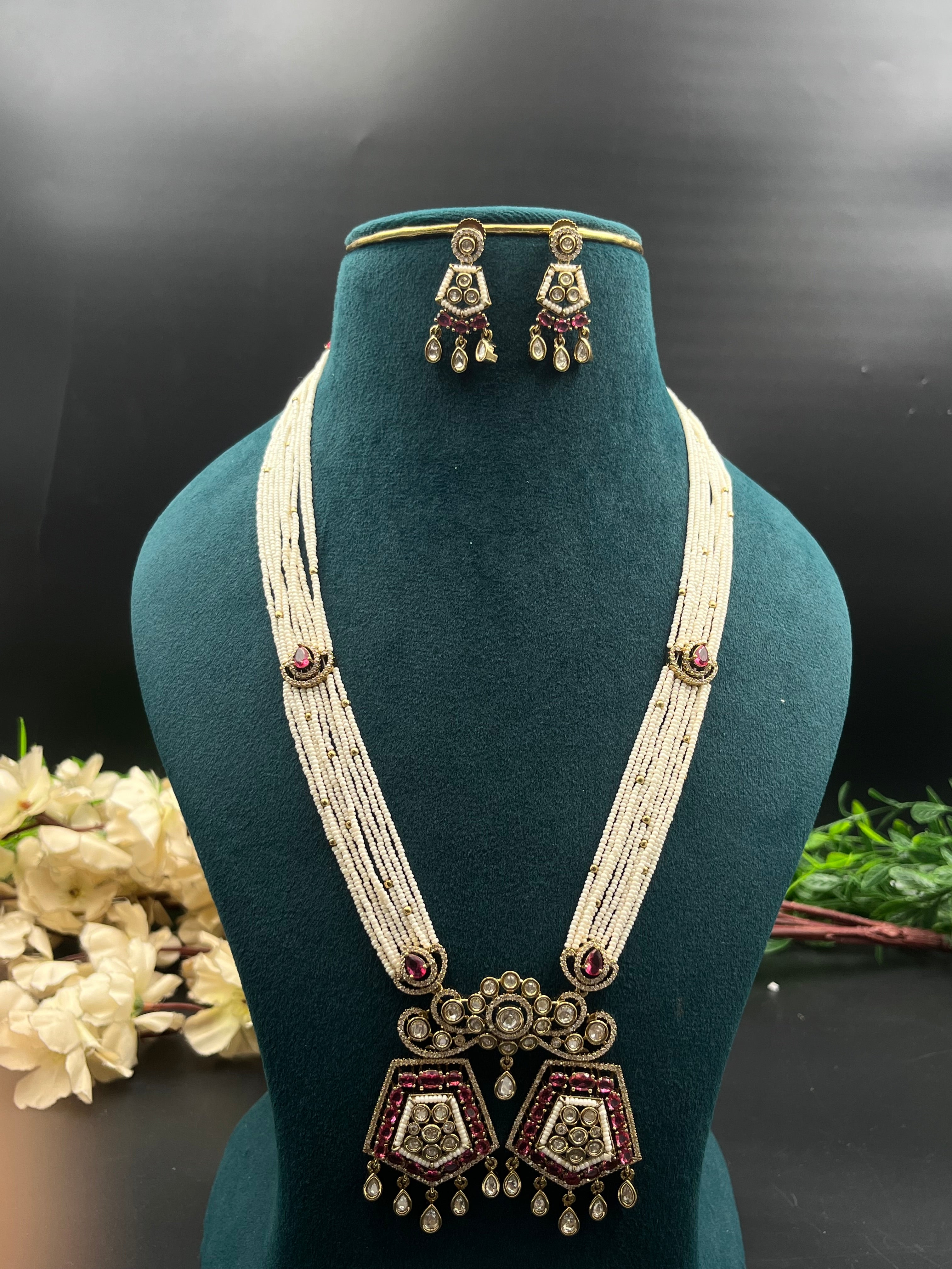 SARAS NECKLACE