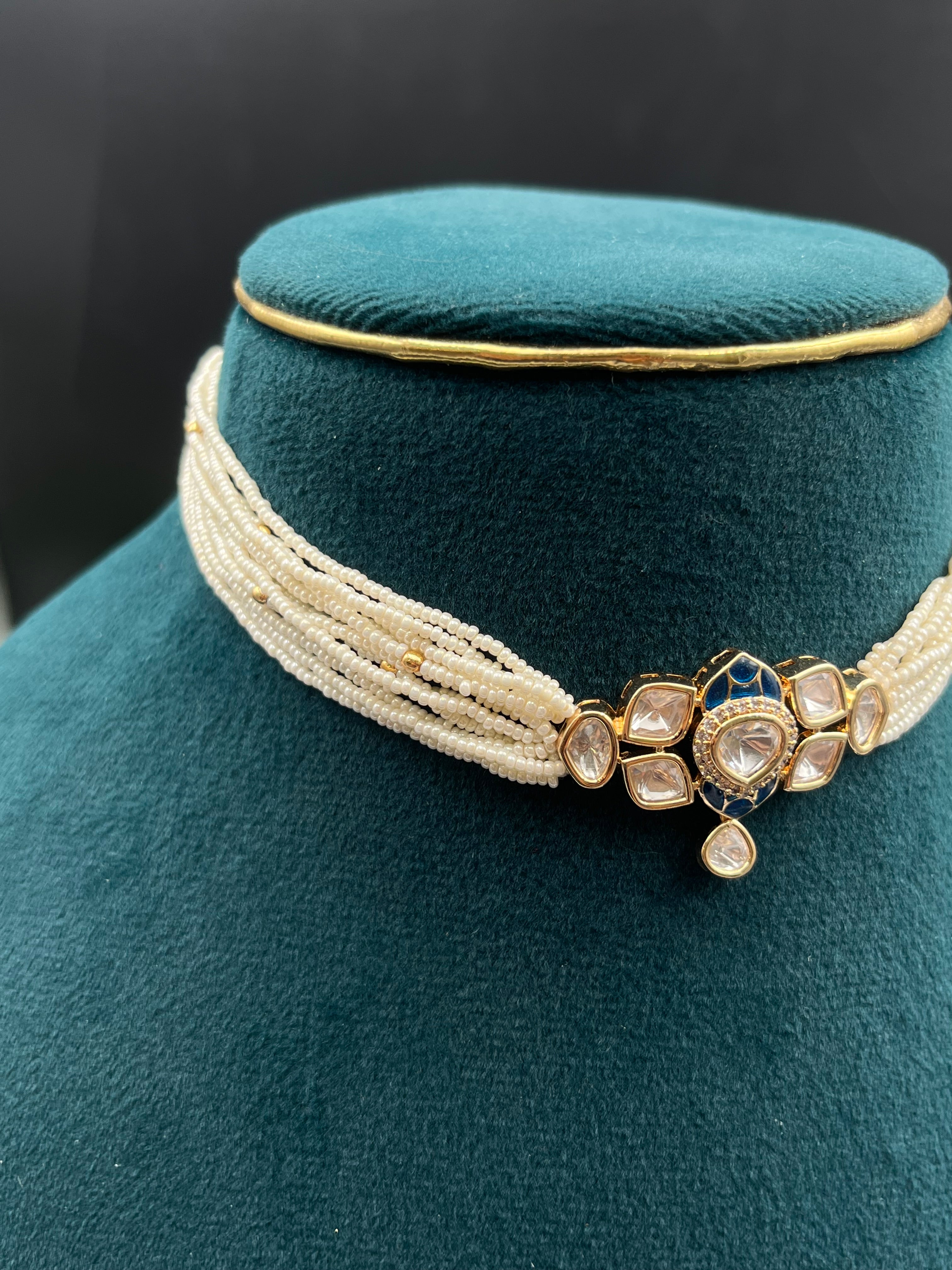 GAYTRI NECKLACE