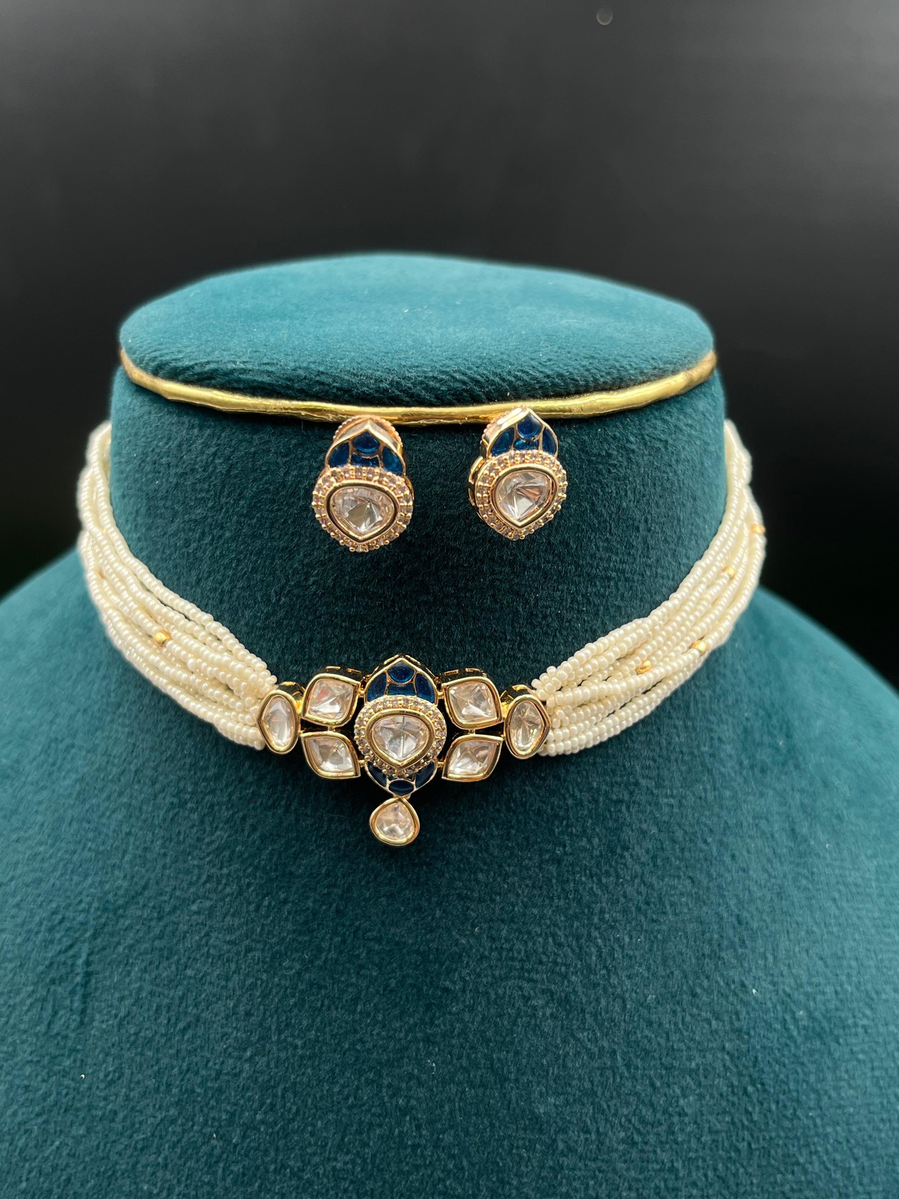 GAYTRI NECKLACE
