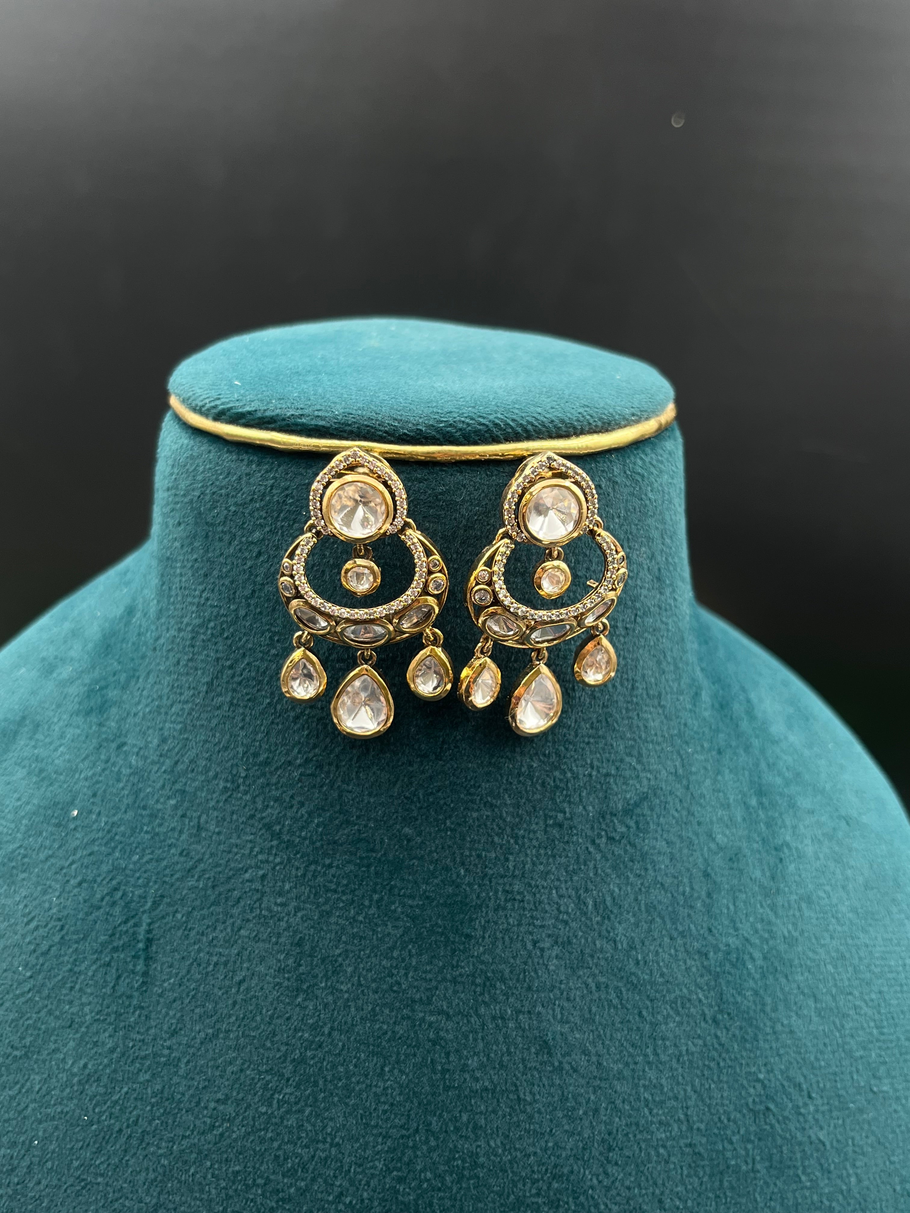 ANUSHKA NECKLACE