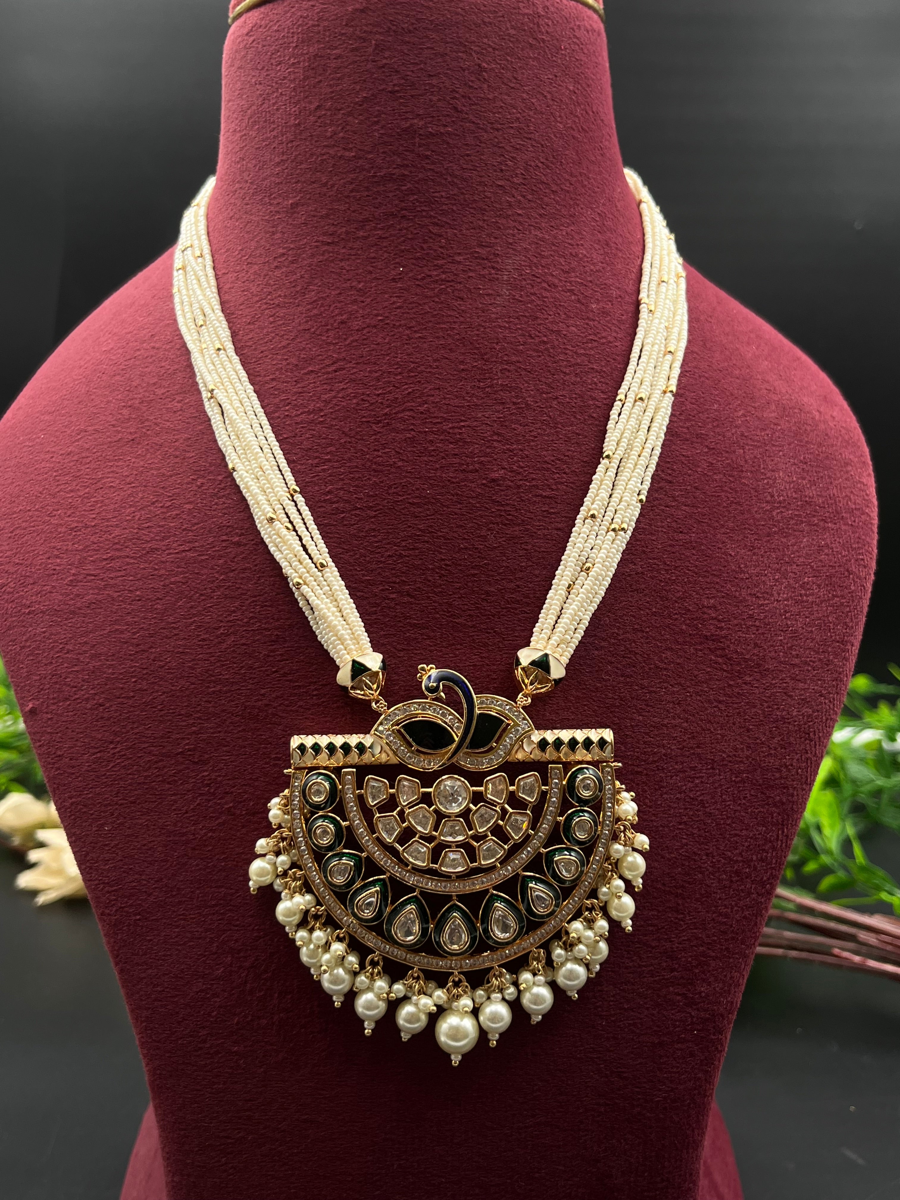 MEENA NECKALCE