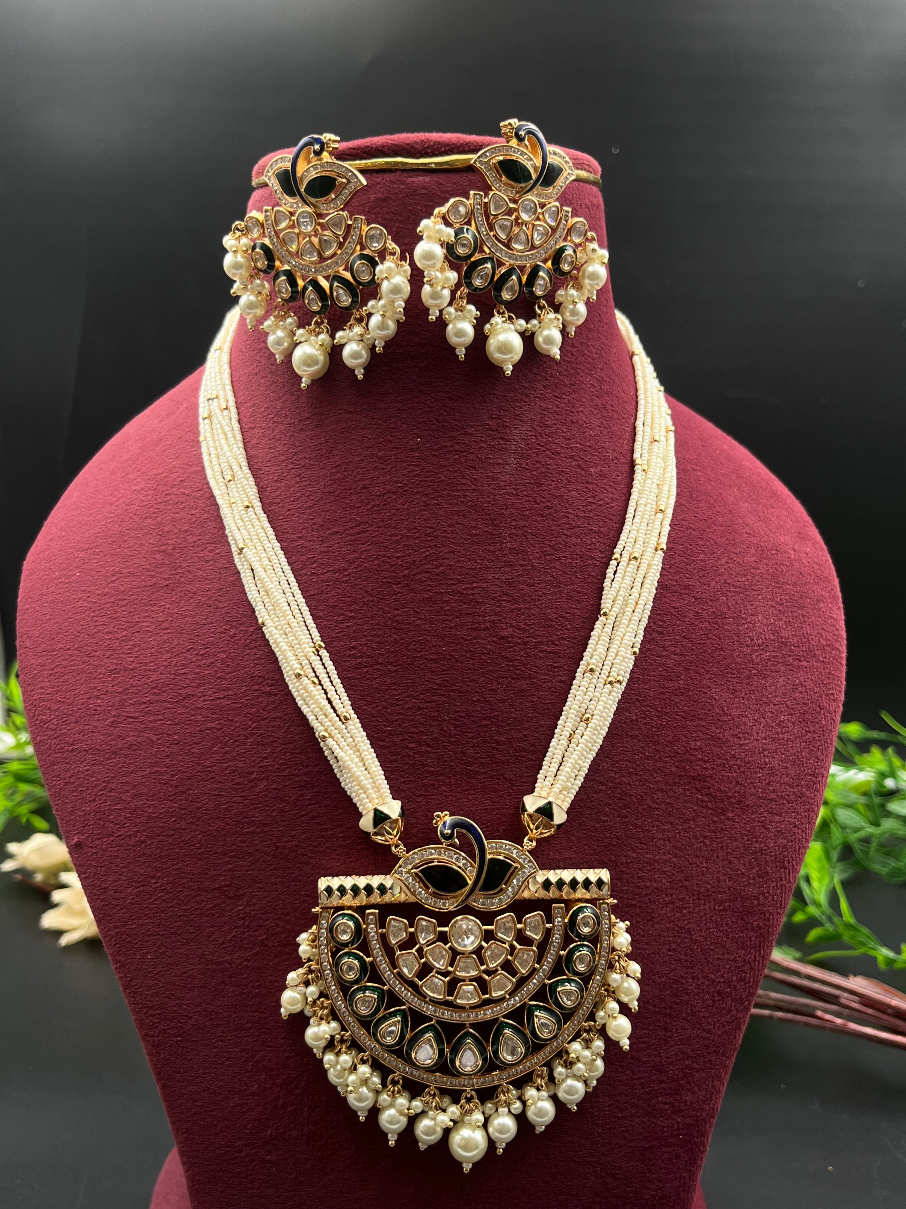 MEENA NECKALCE