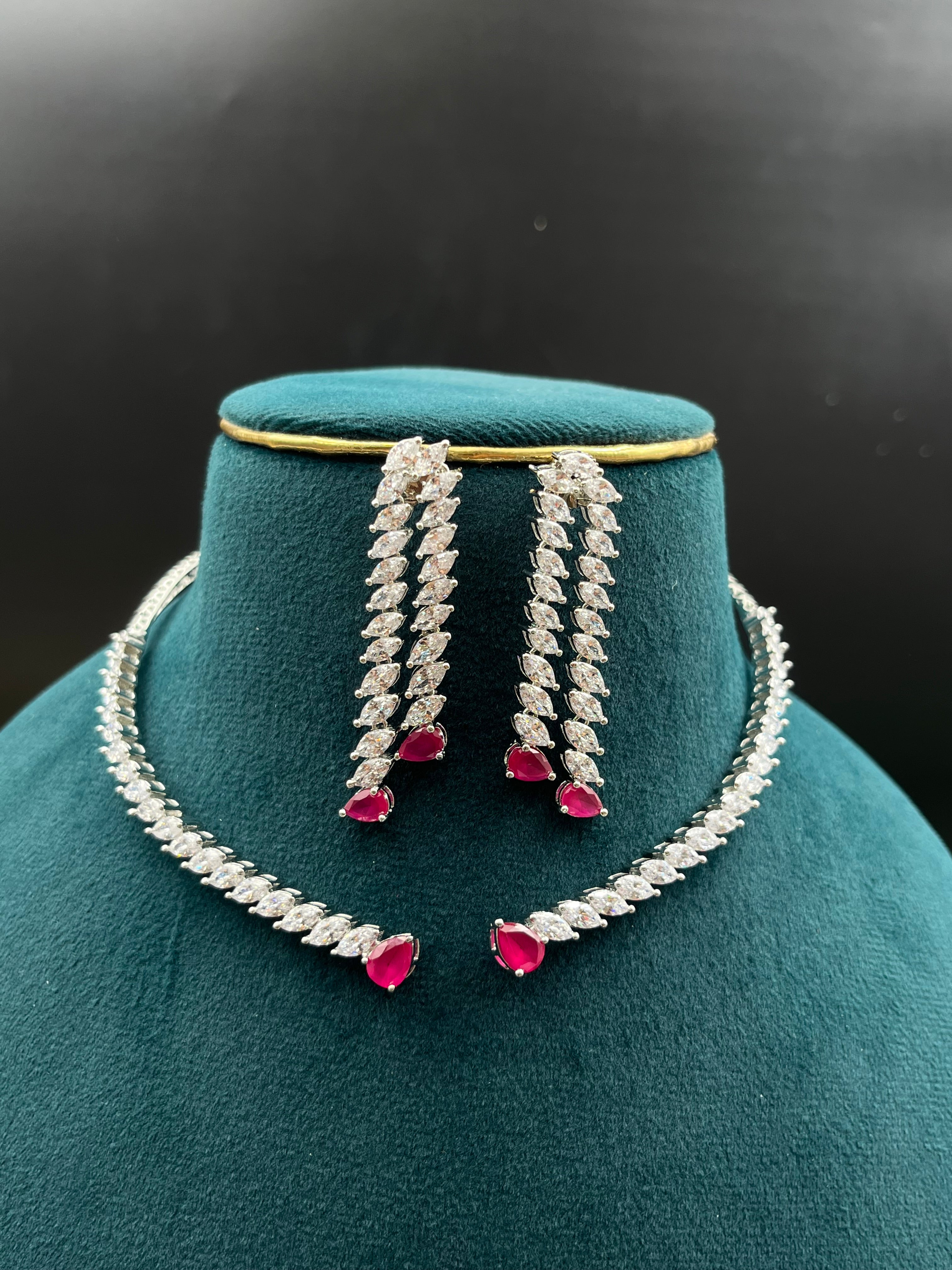 MAYA NECKLACE