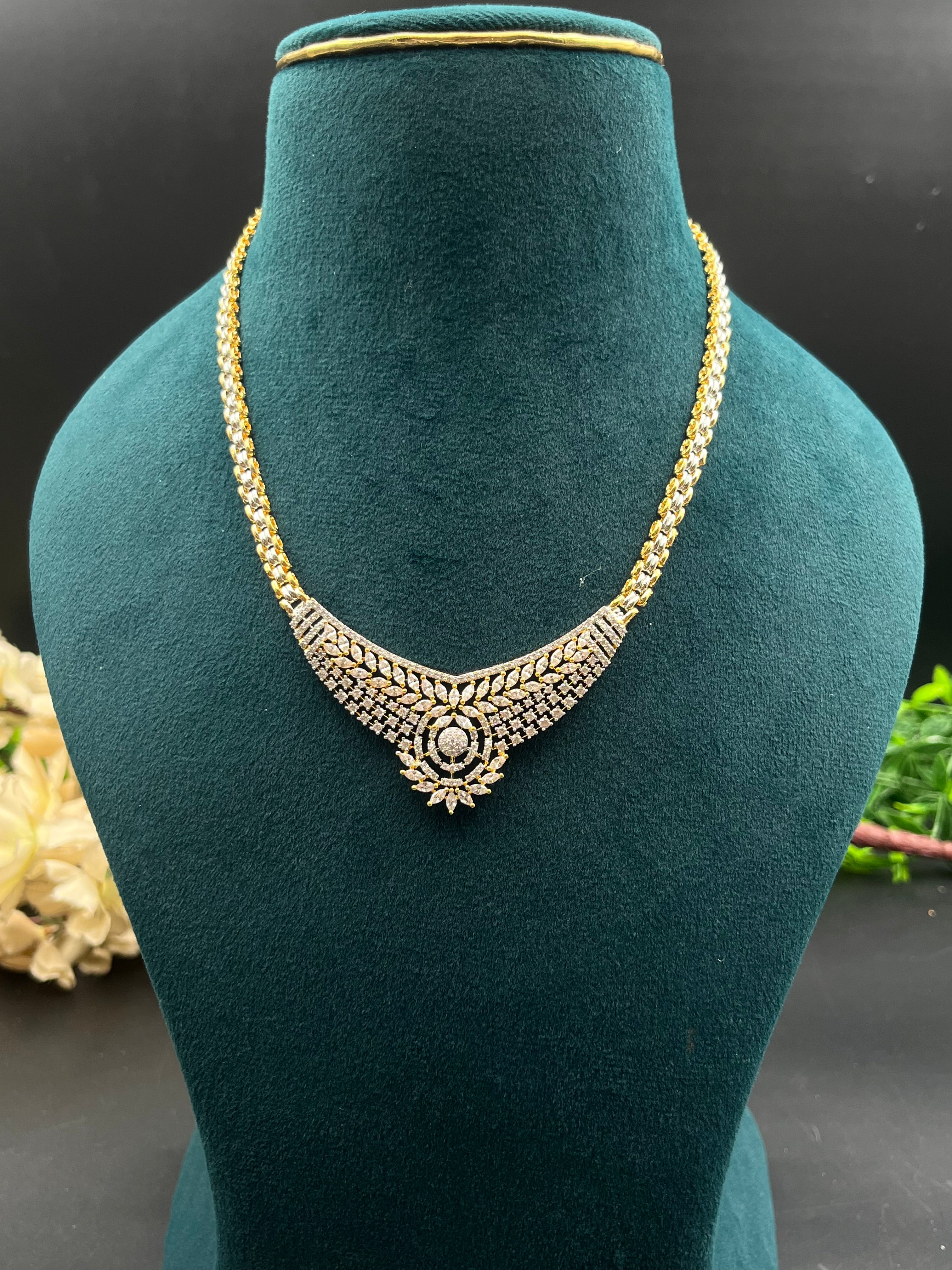 QIA NECKLACE