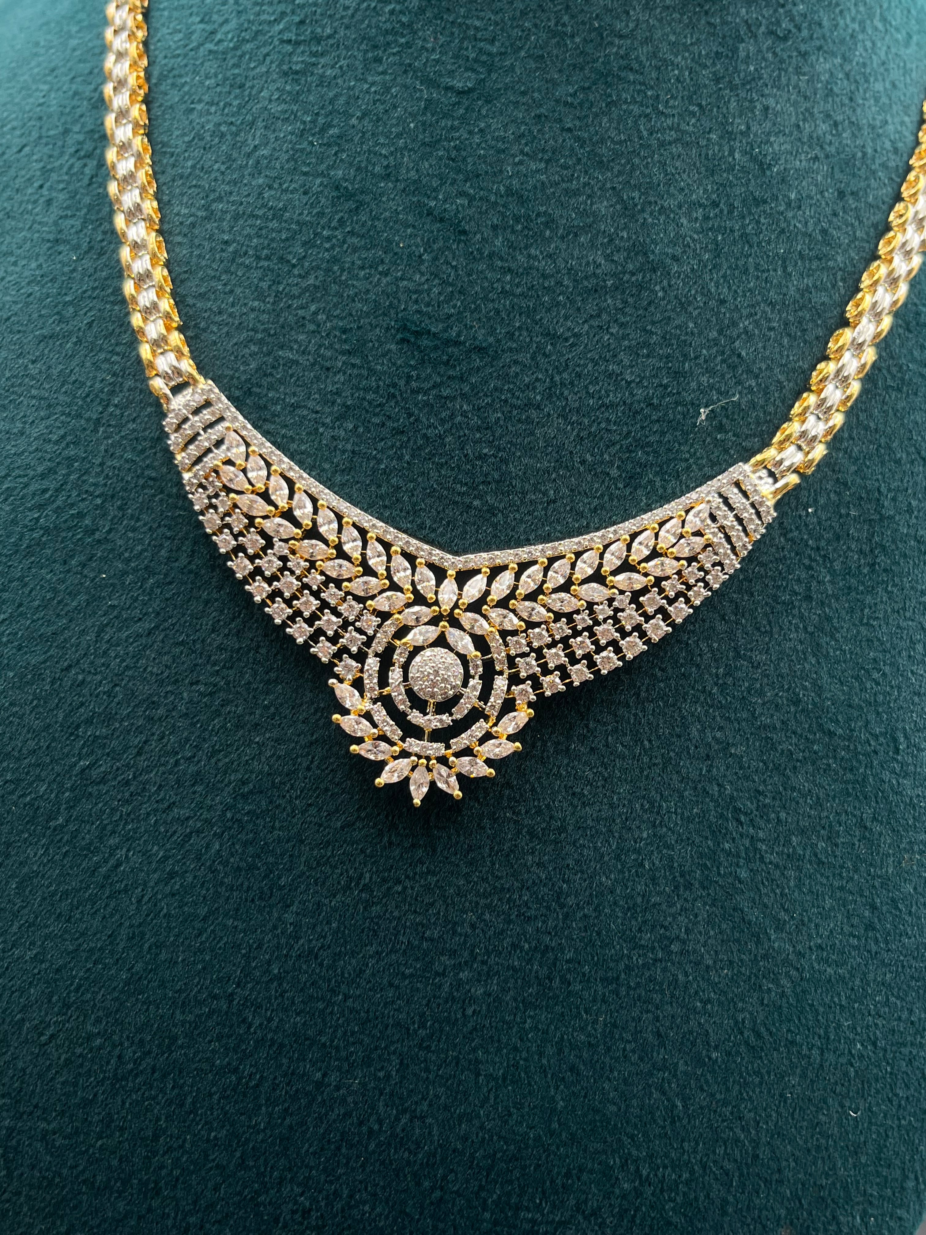 QIA NECKLACE