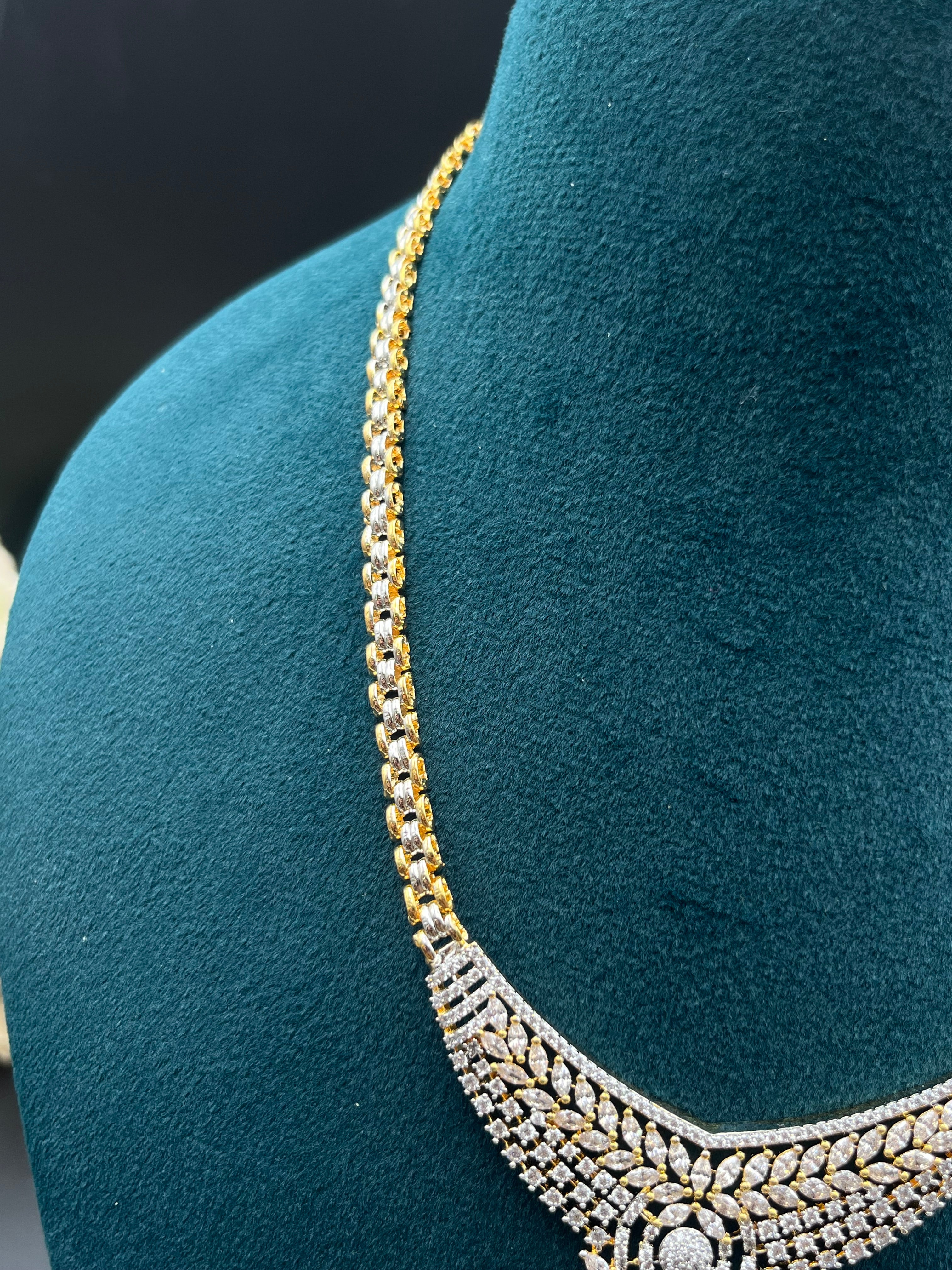 QIA NECKLACE