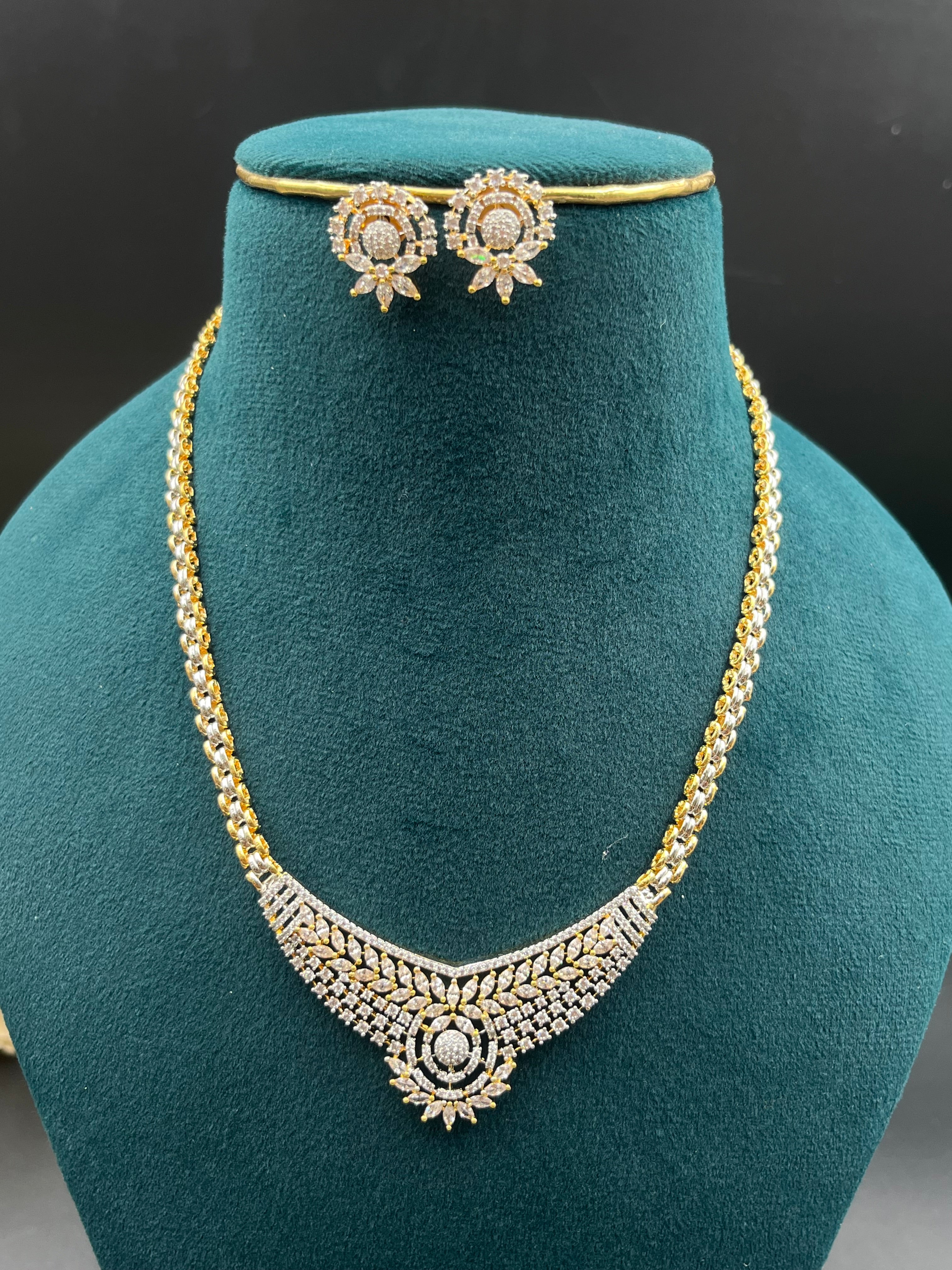 QIA NECKLACE