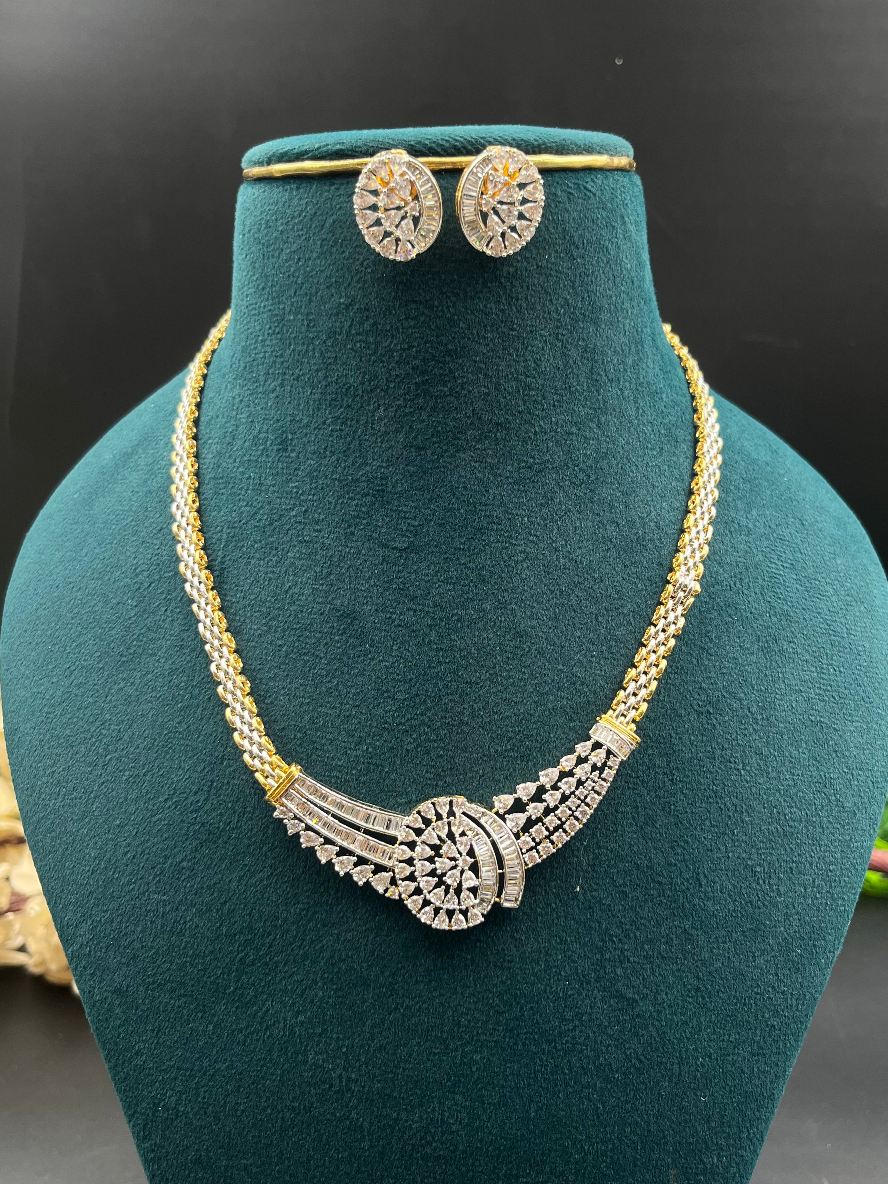 NIMISHKA NECKLACE