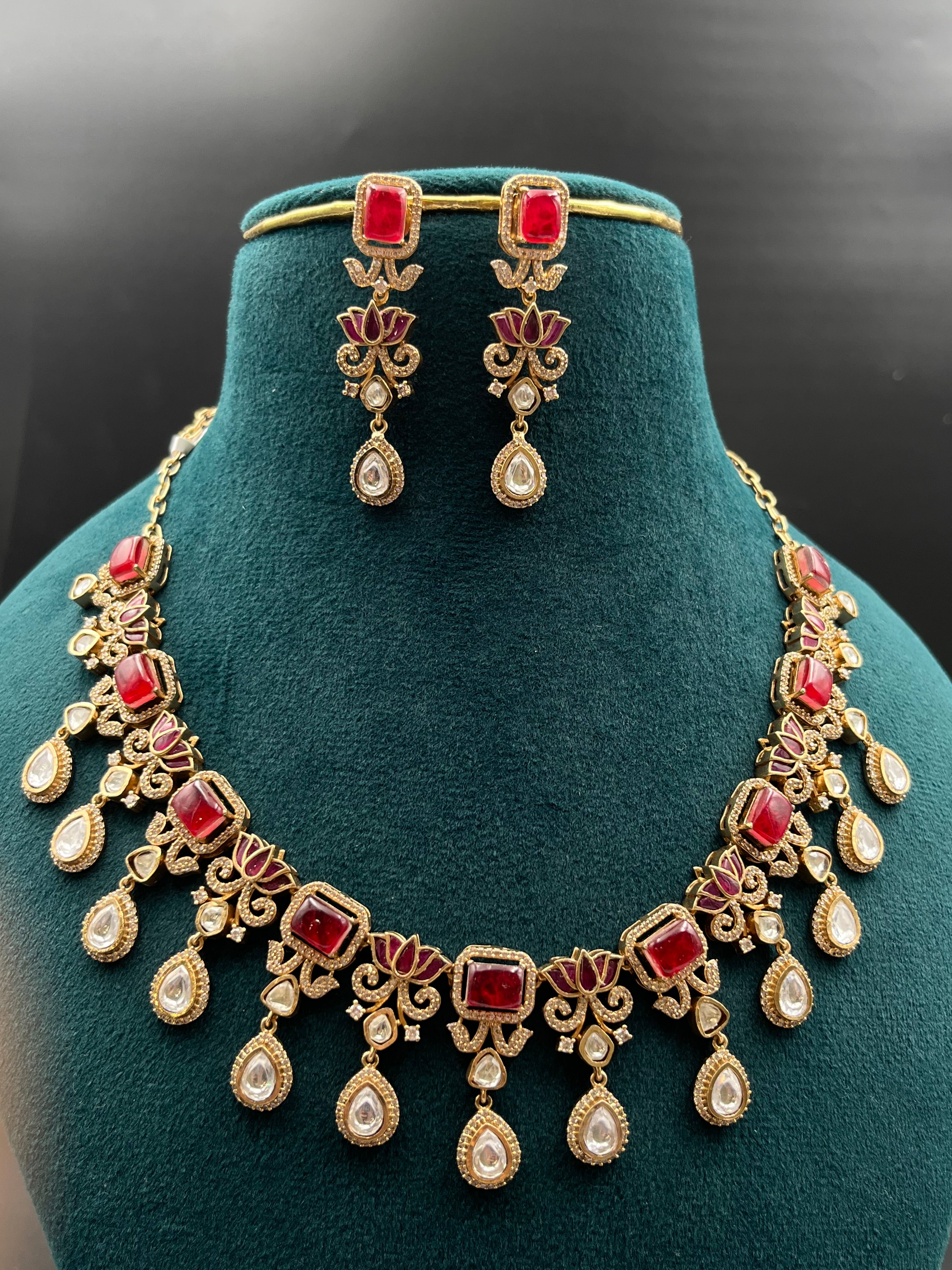 GUNA NECKLACE