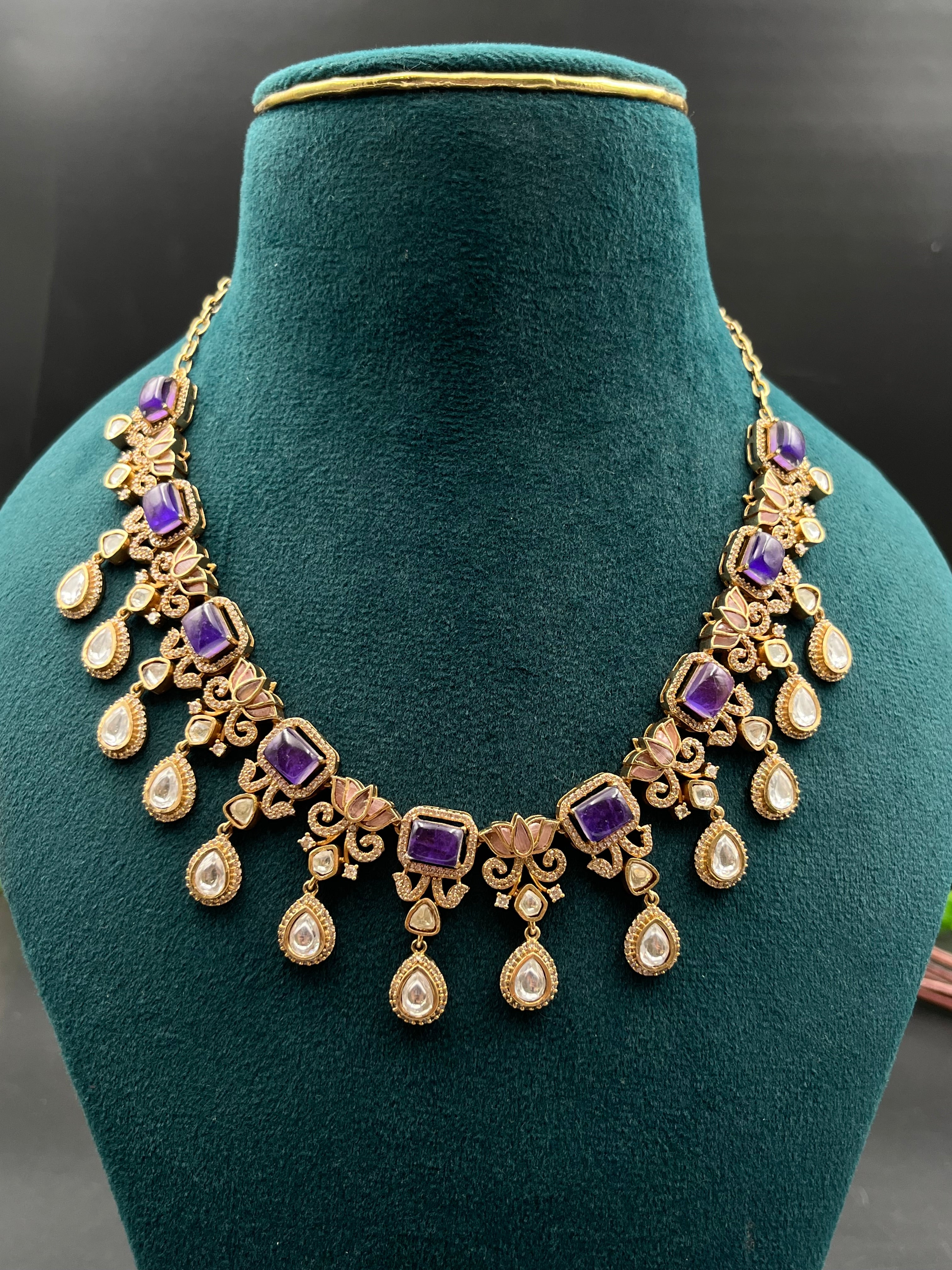GUNA NECKLACE