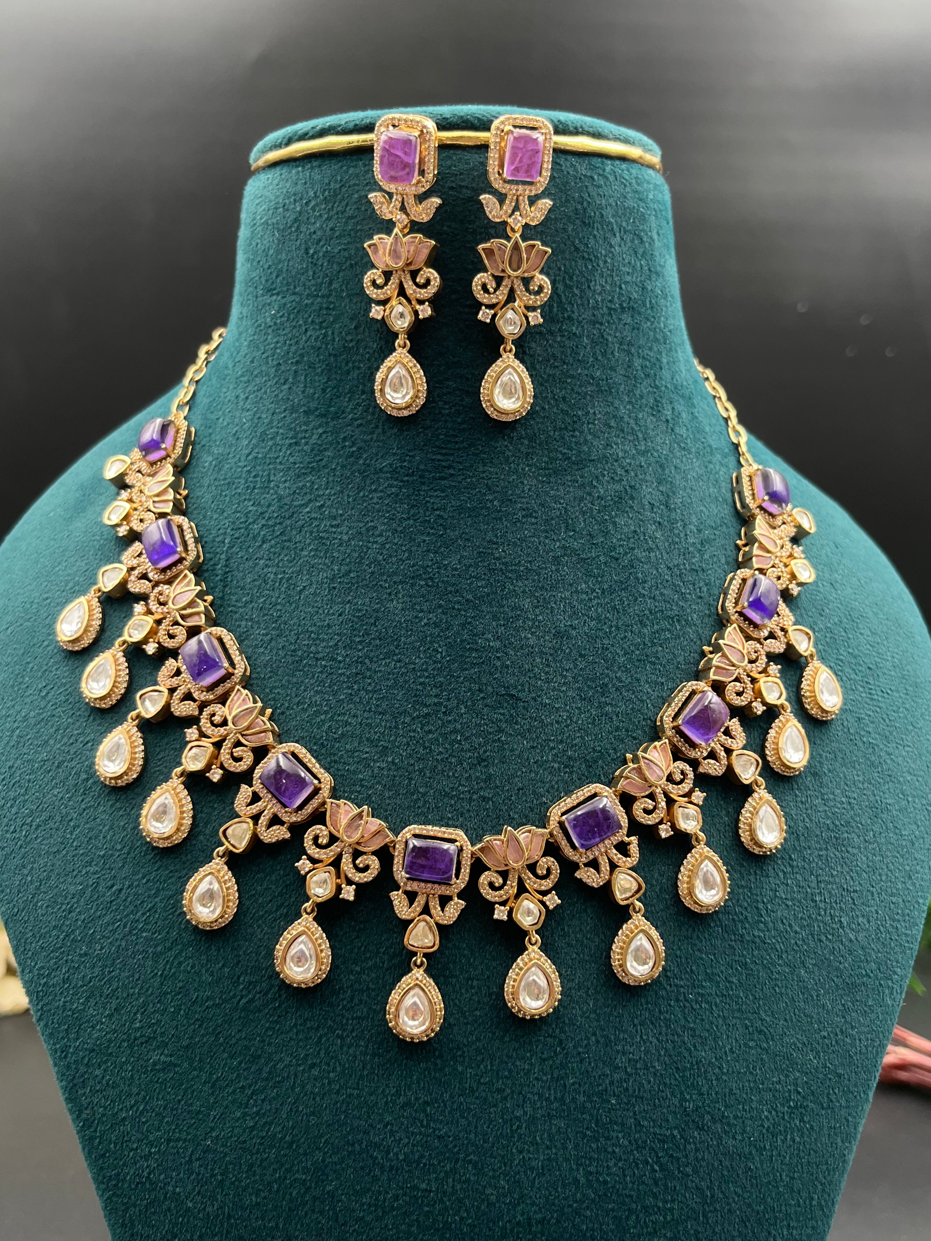GUNA NECKLACE