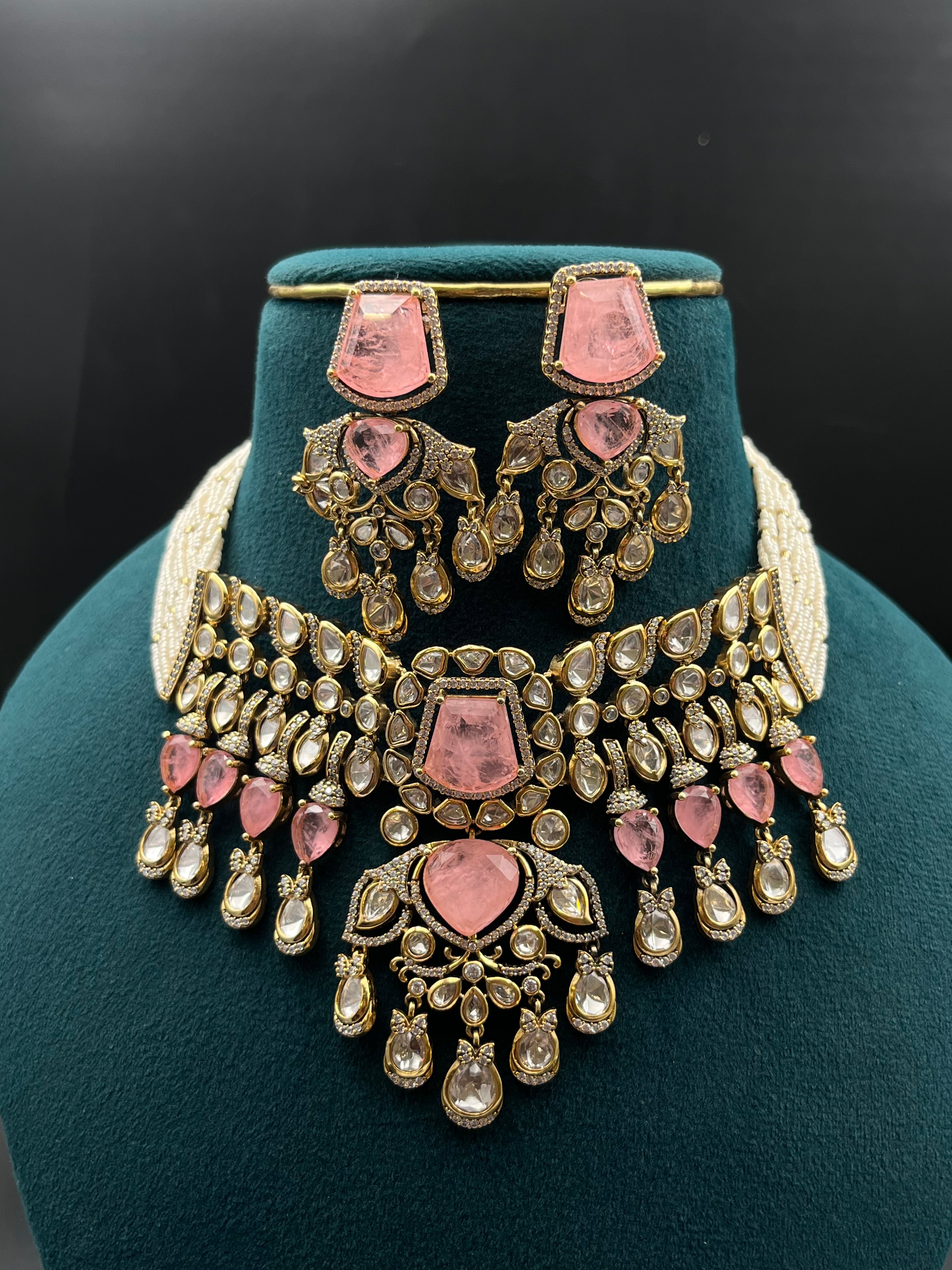 TANUJA NECKLACE