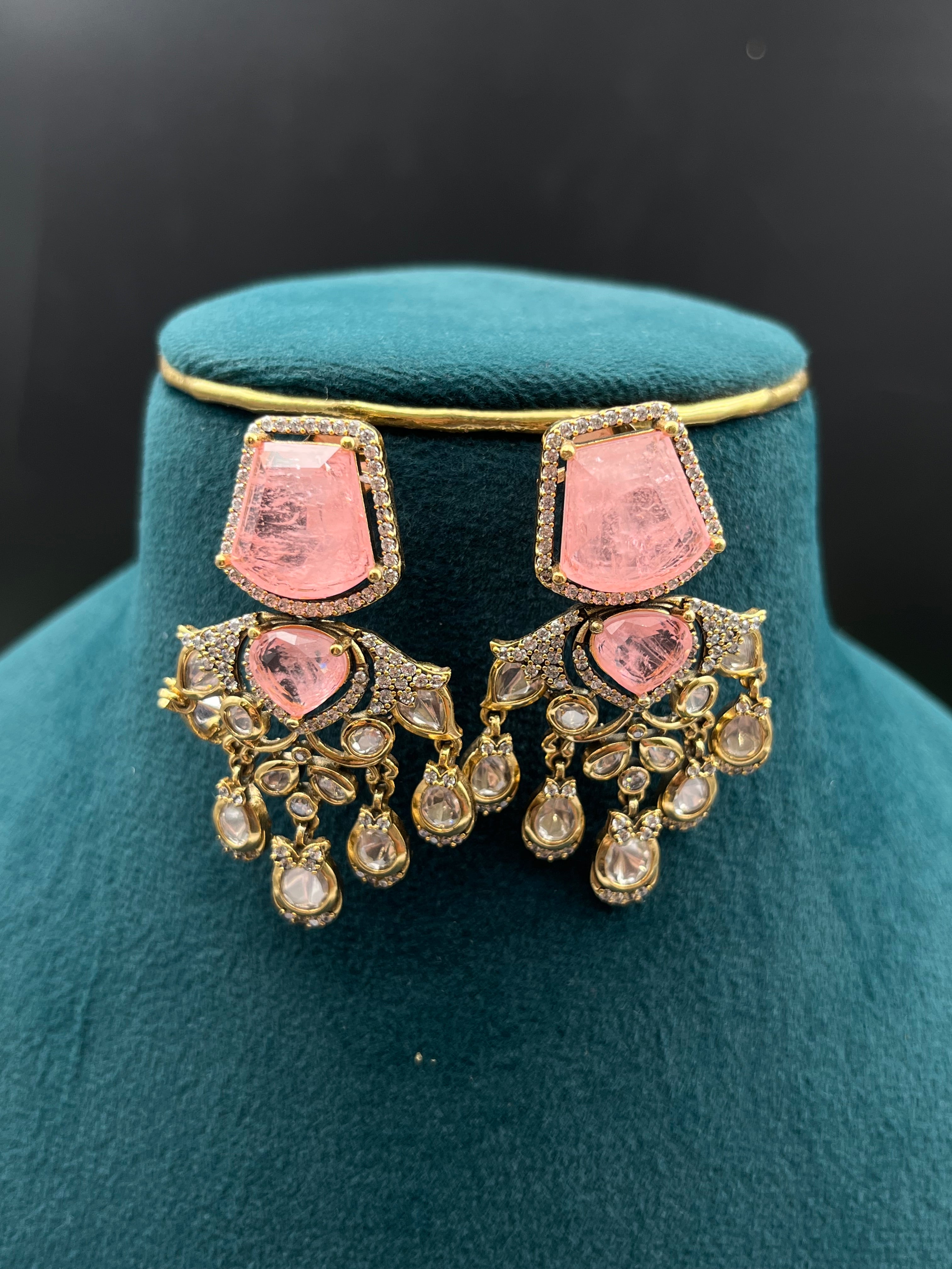TANUJA NECKLACE