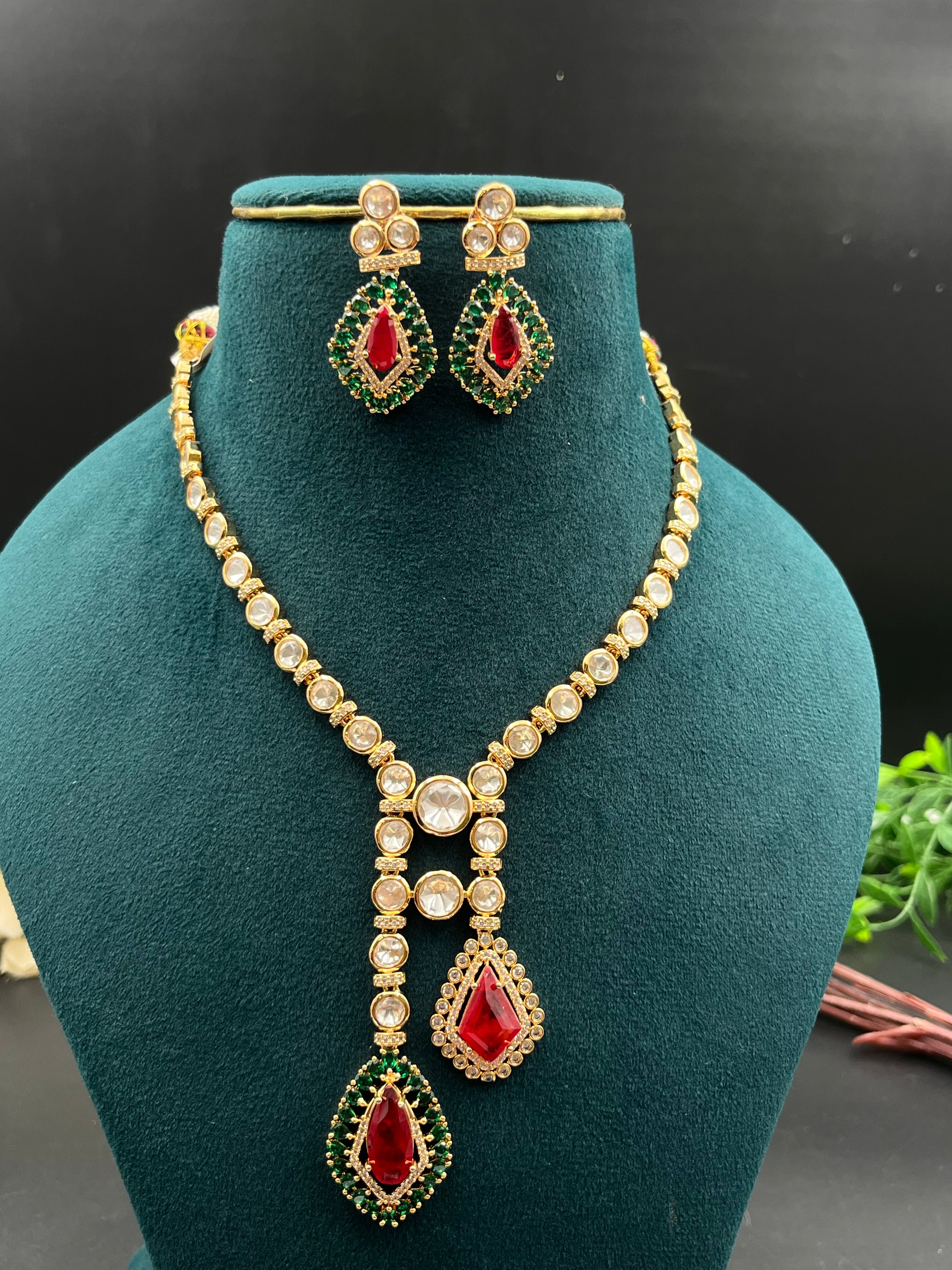 ALFIZA NECKLACE