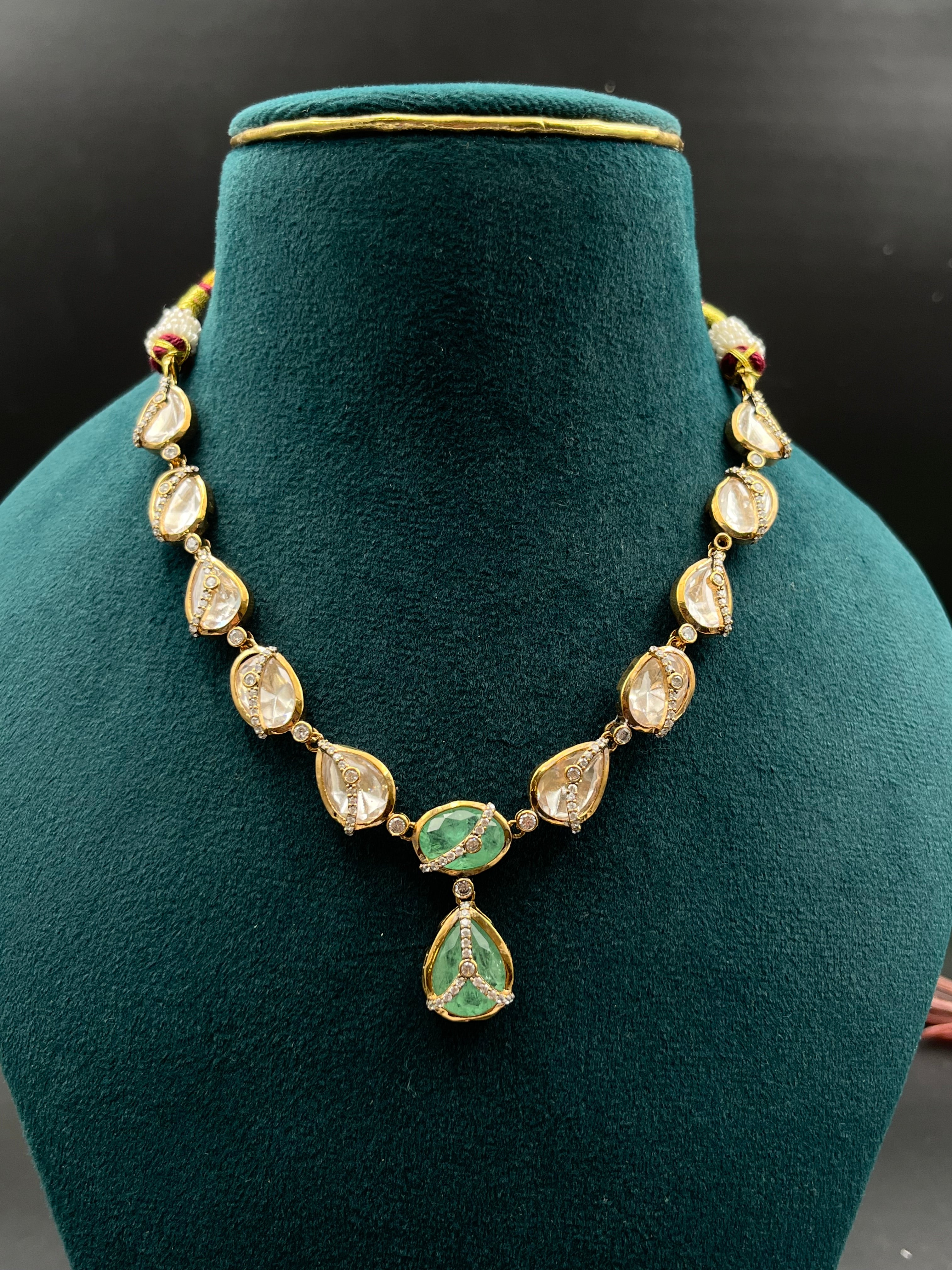 VESNAVI NECKLACE