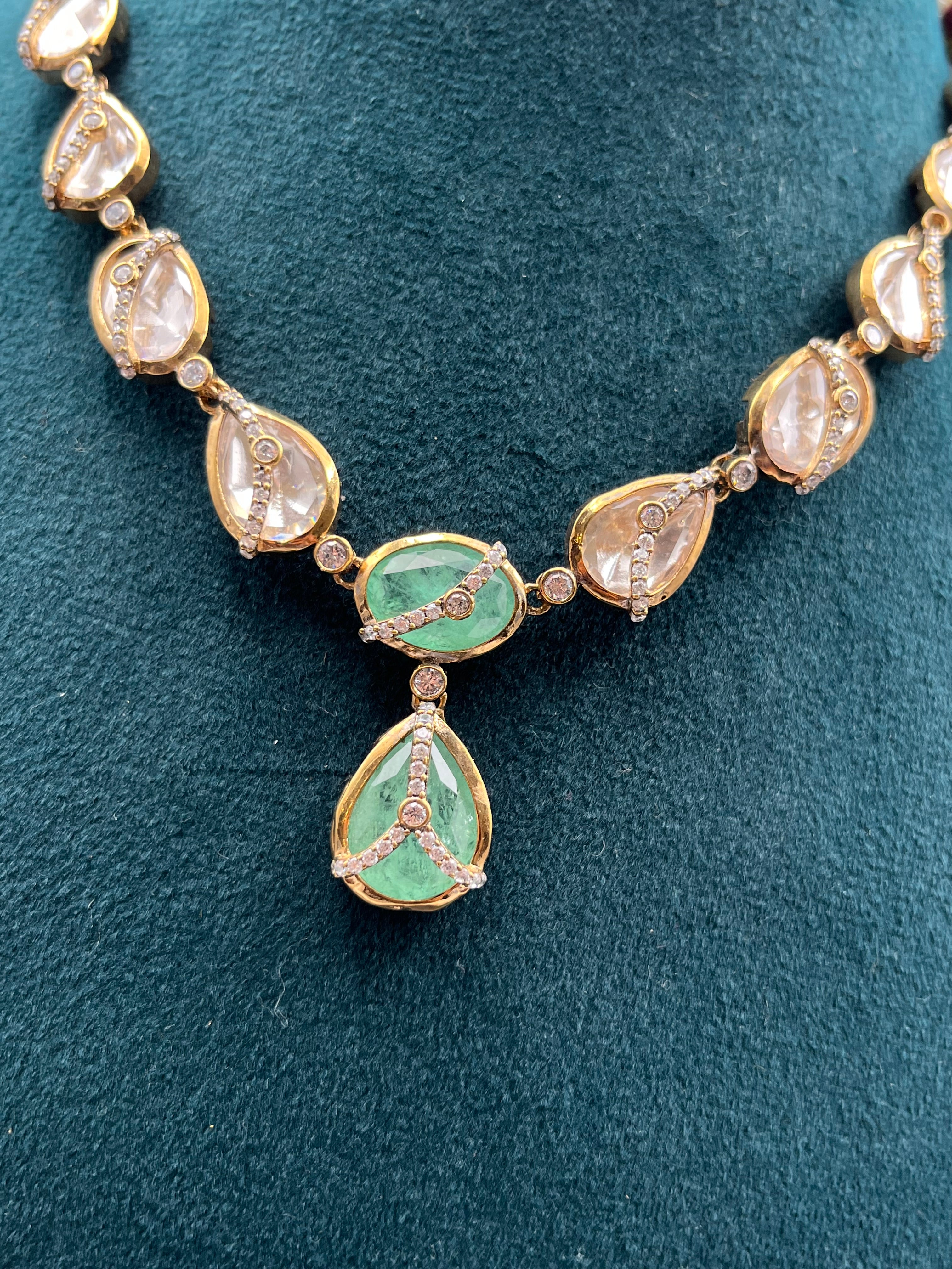 VESNAVI NECKLACE