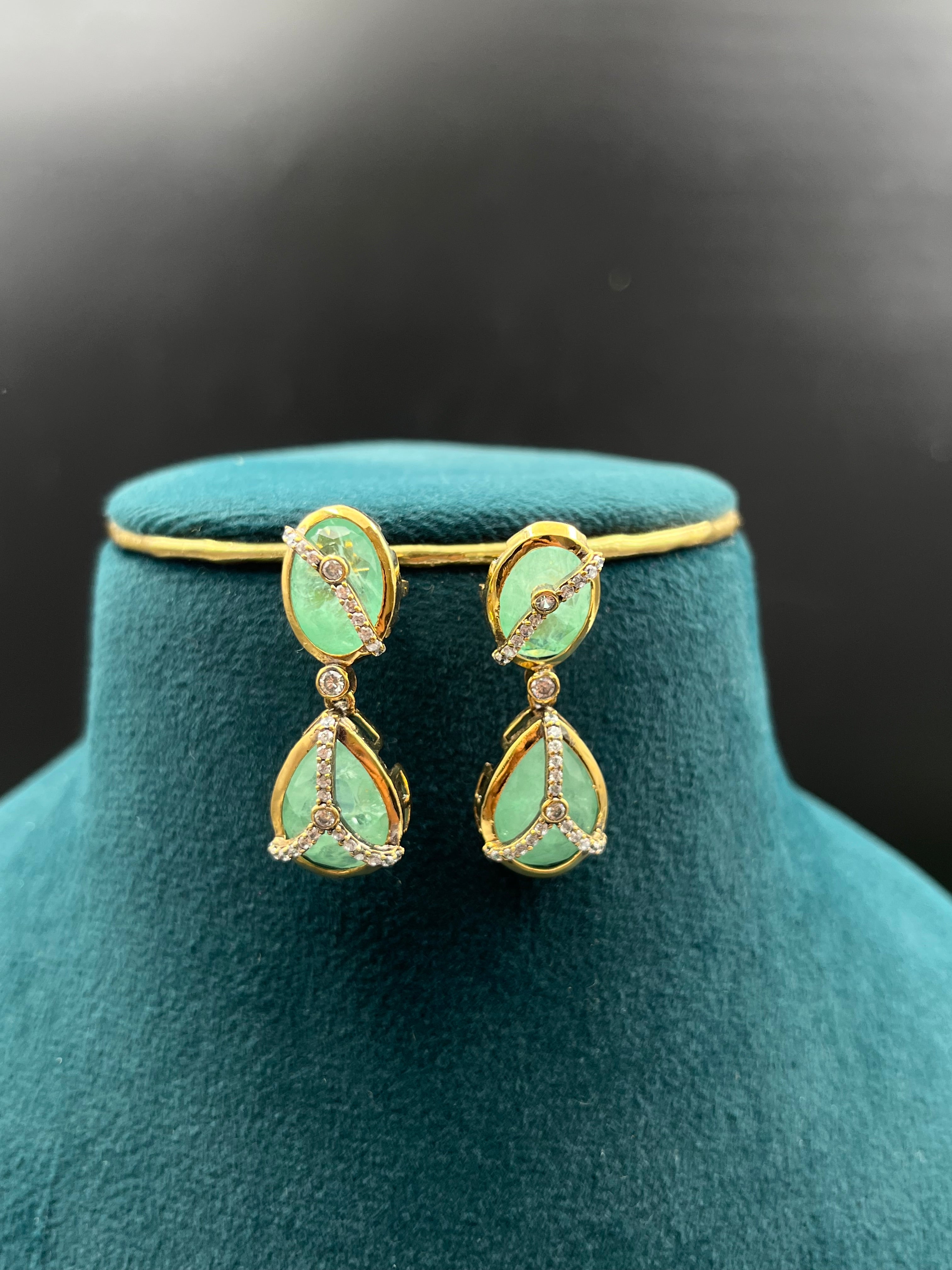 VESNAVI NECKLACE