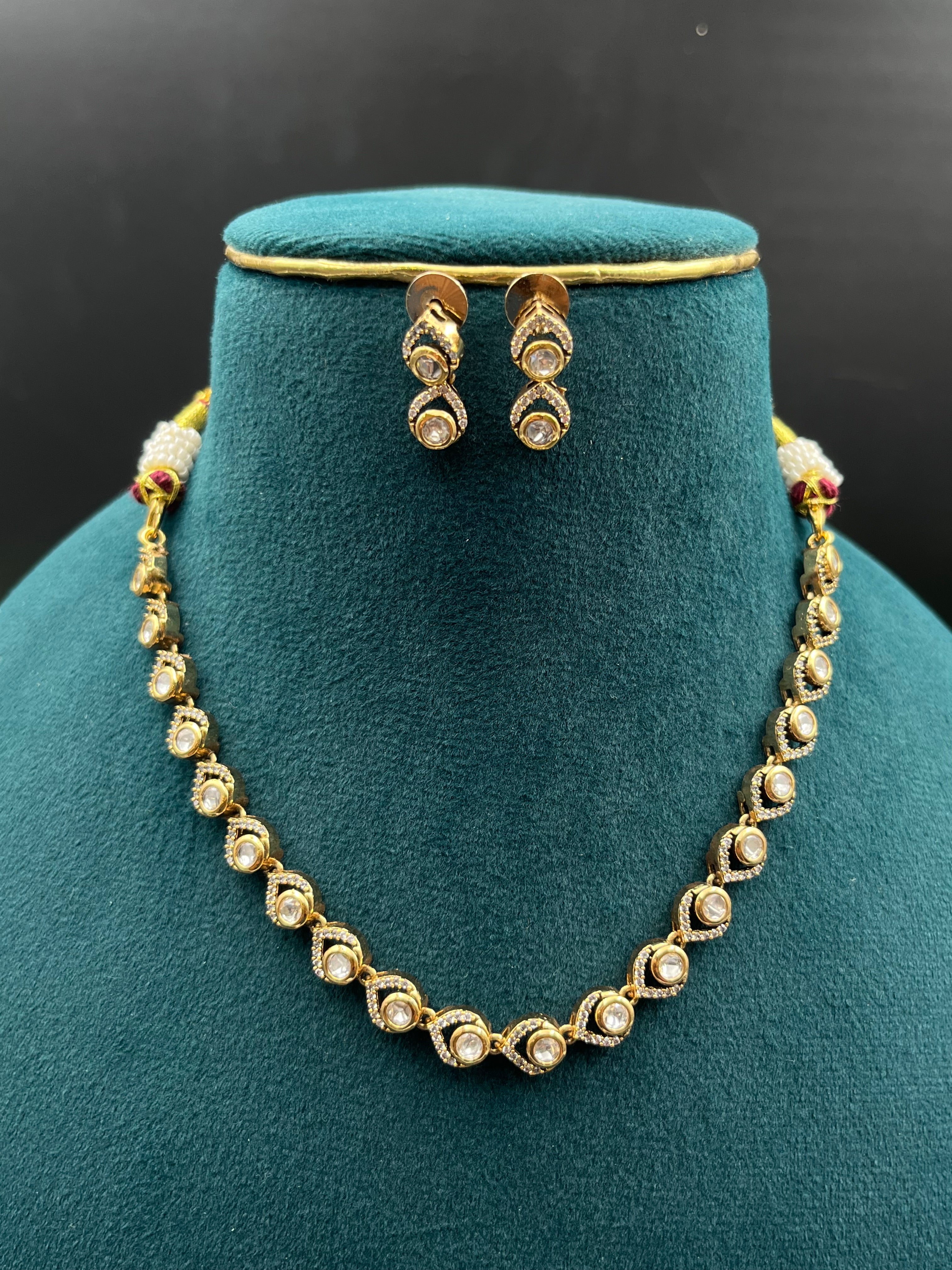 RIYA NECKLACE