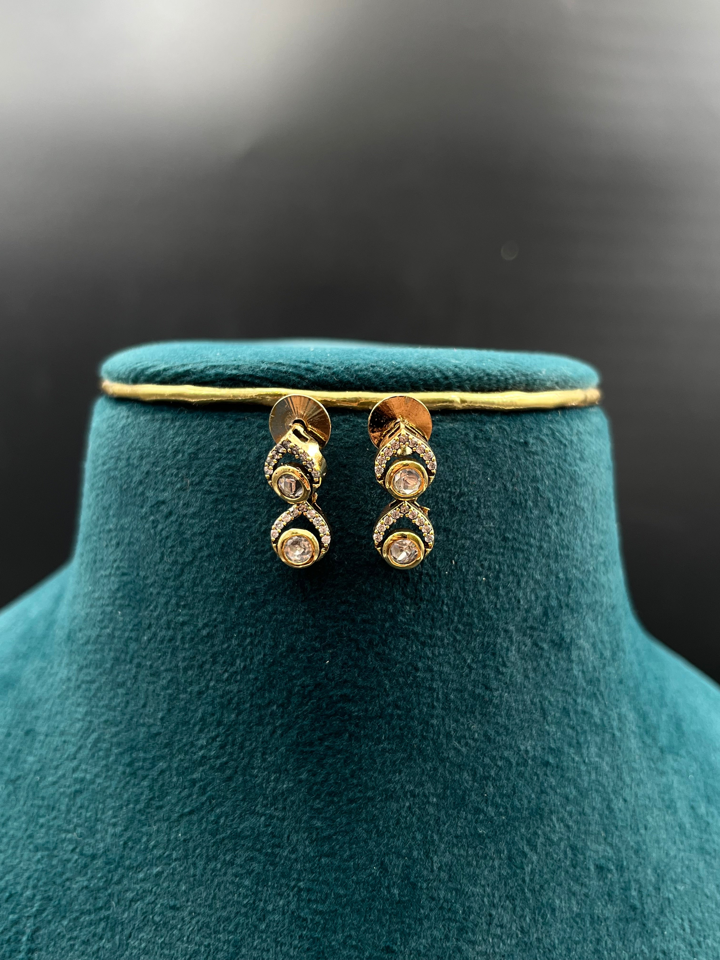 RIYA NECKLACE