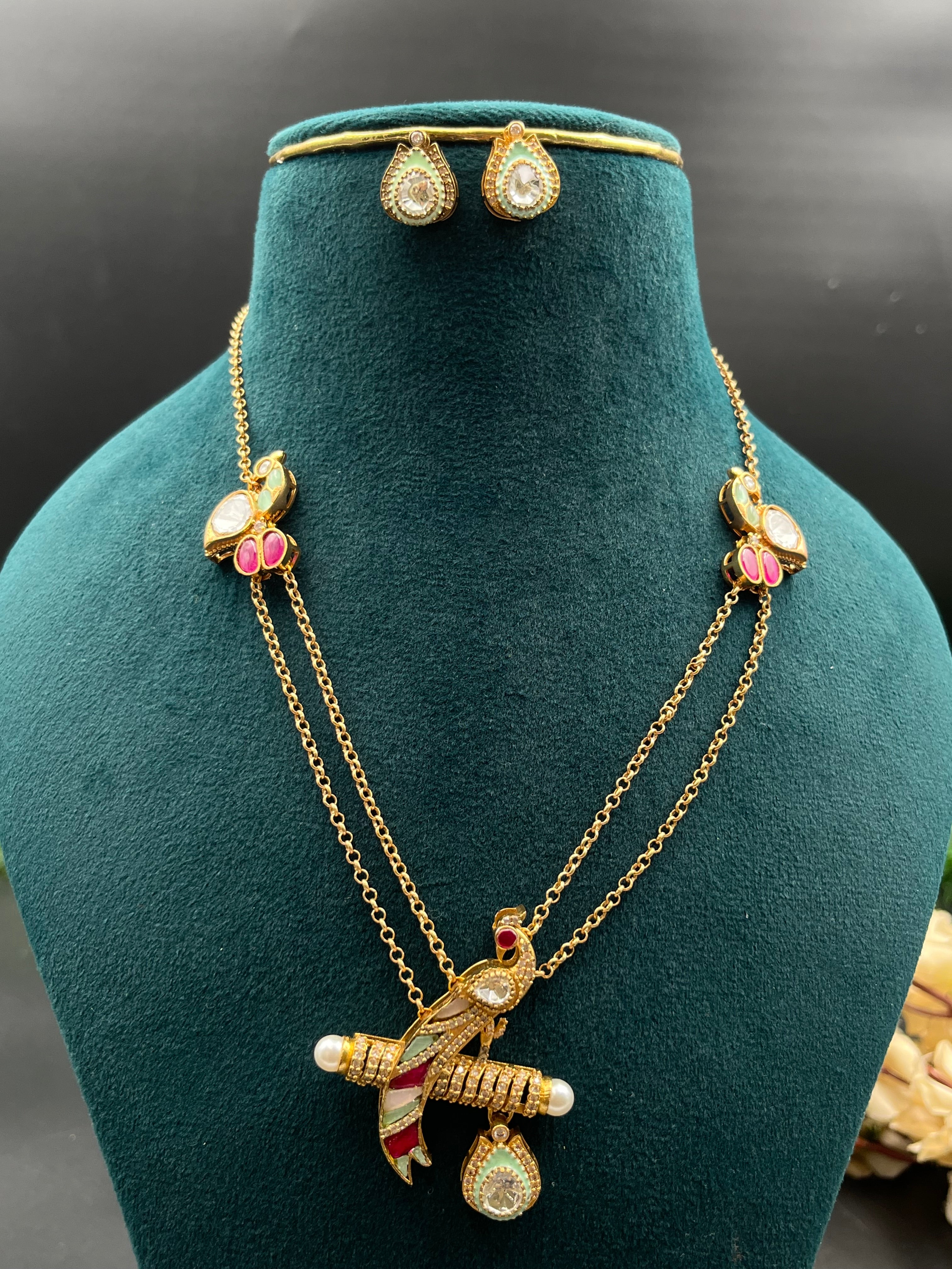 SIYAA NECKLACE