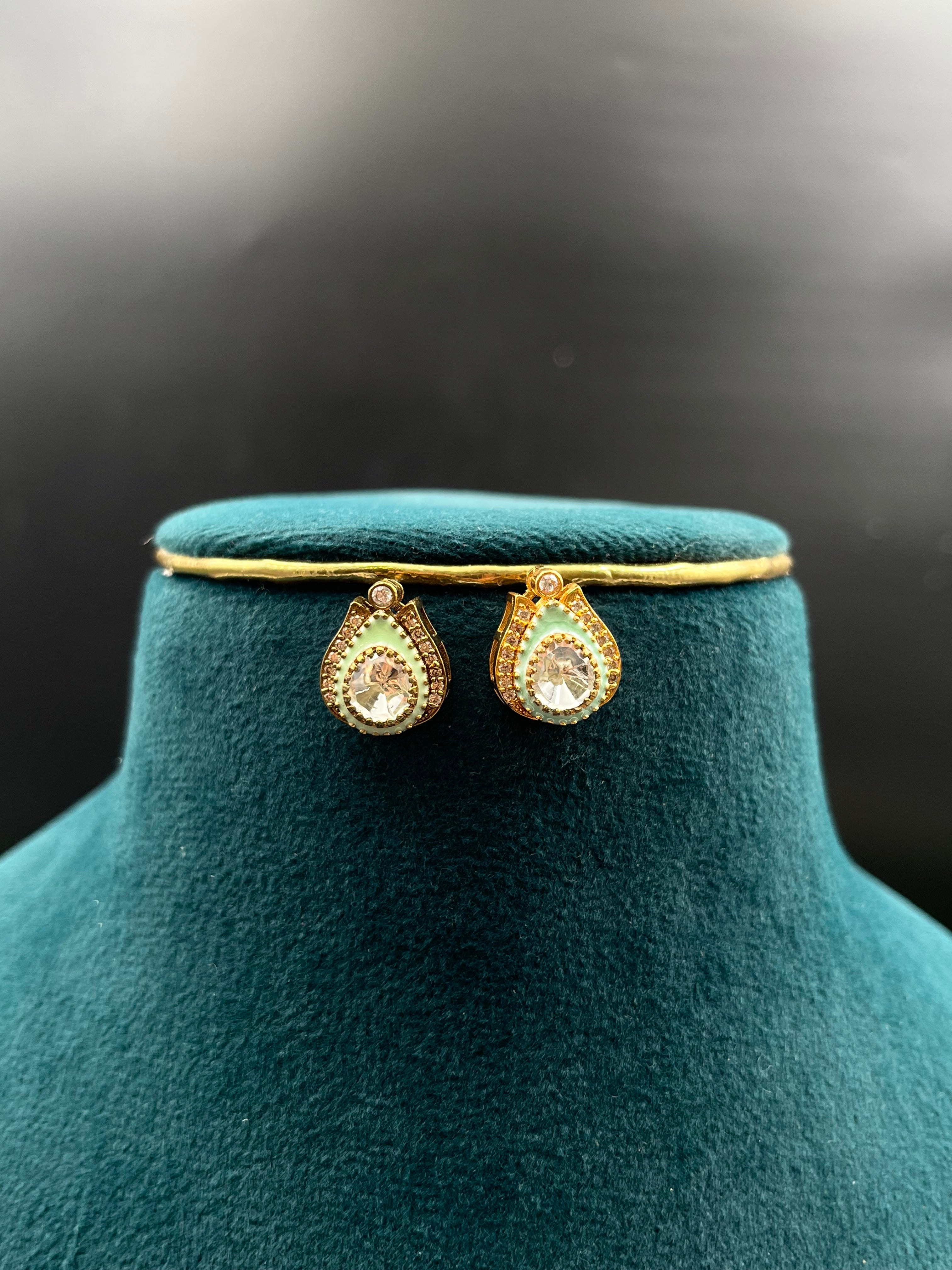 SIYAA NECKLACE