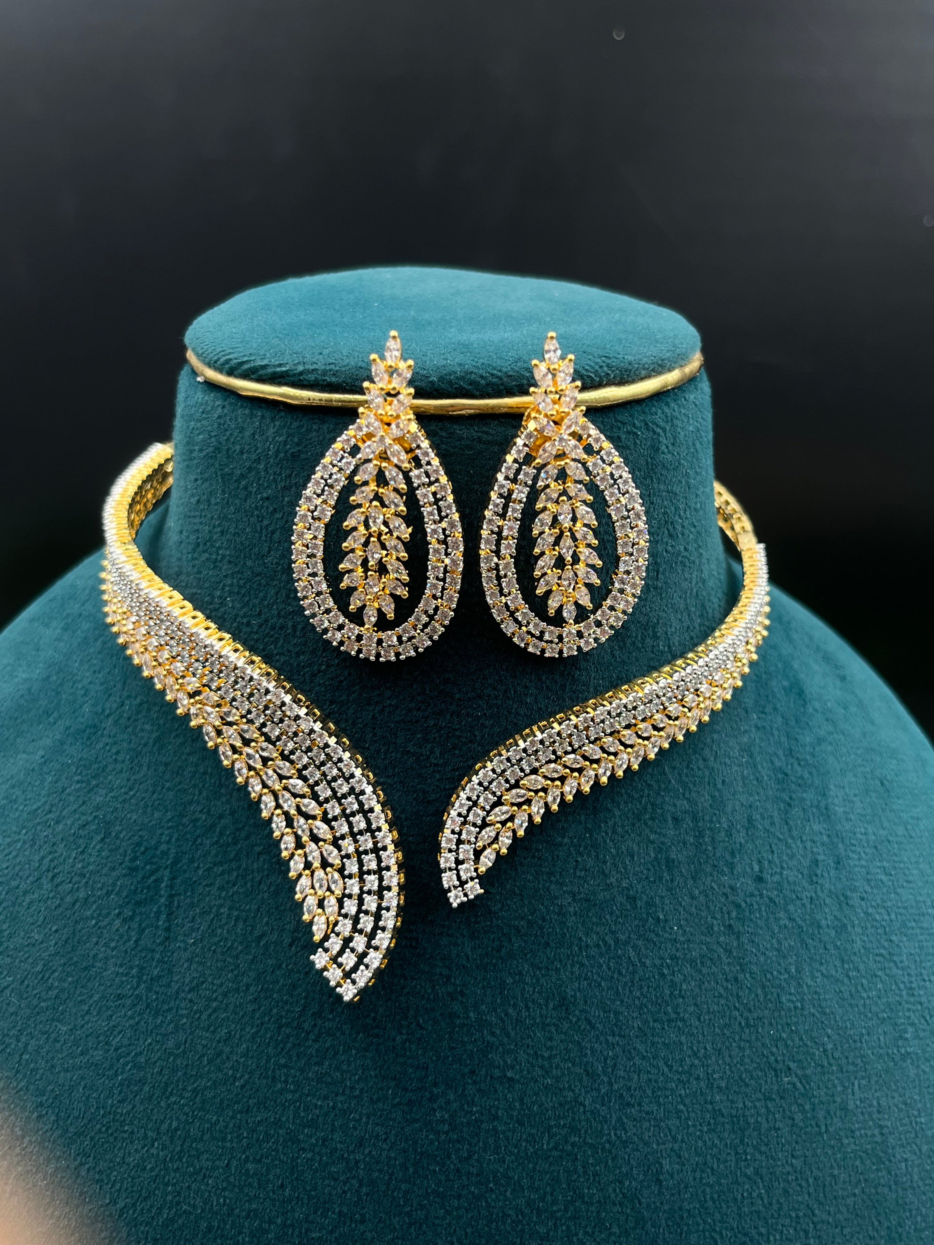 SEMU NECKLACE