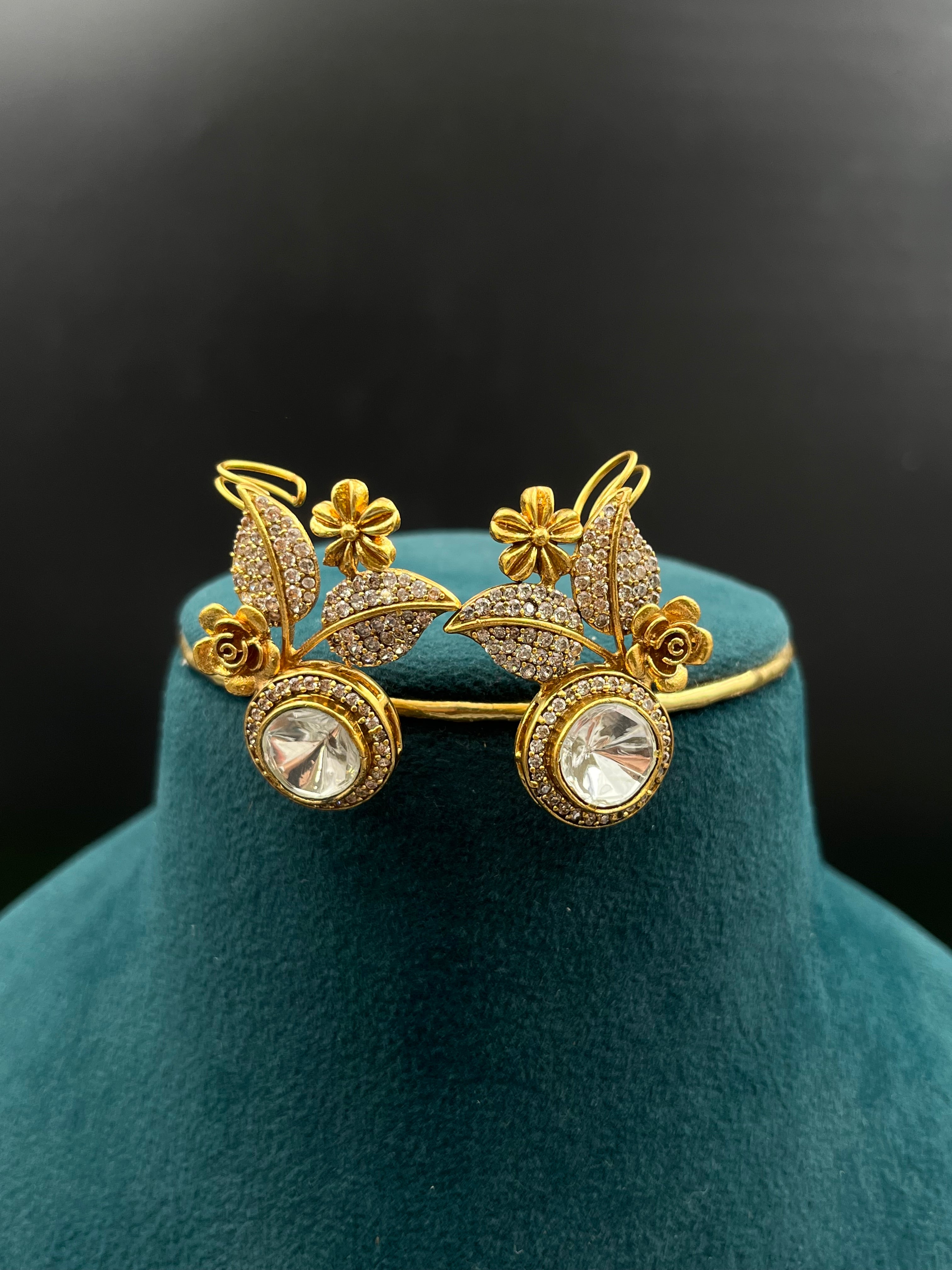 RIHA EARRING