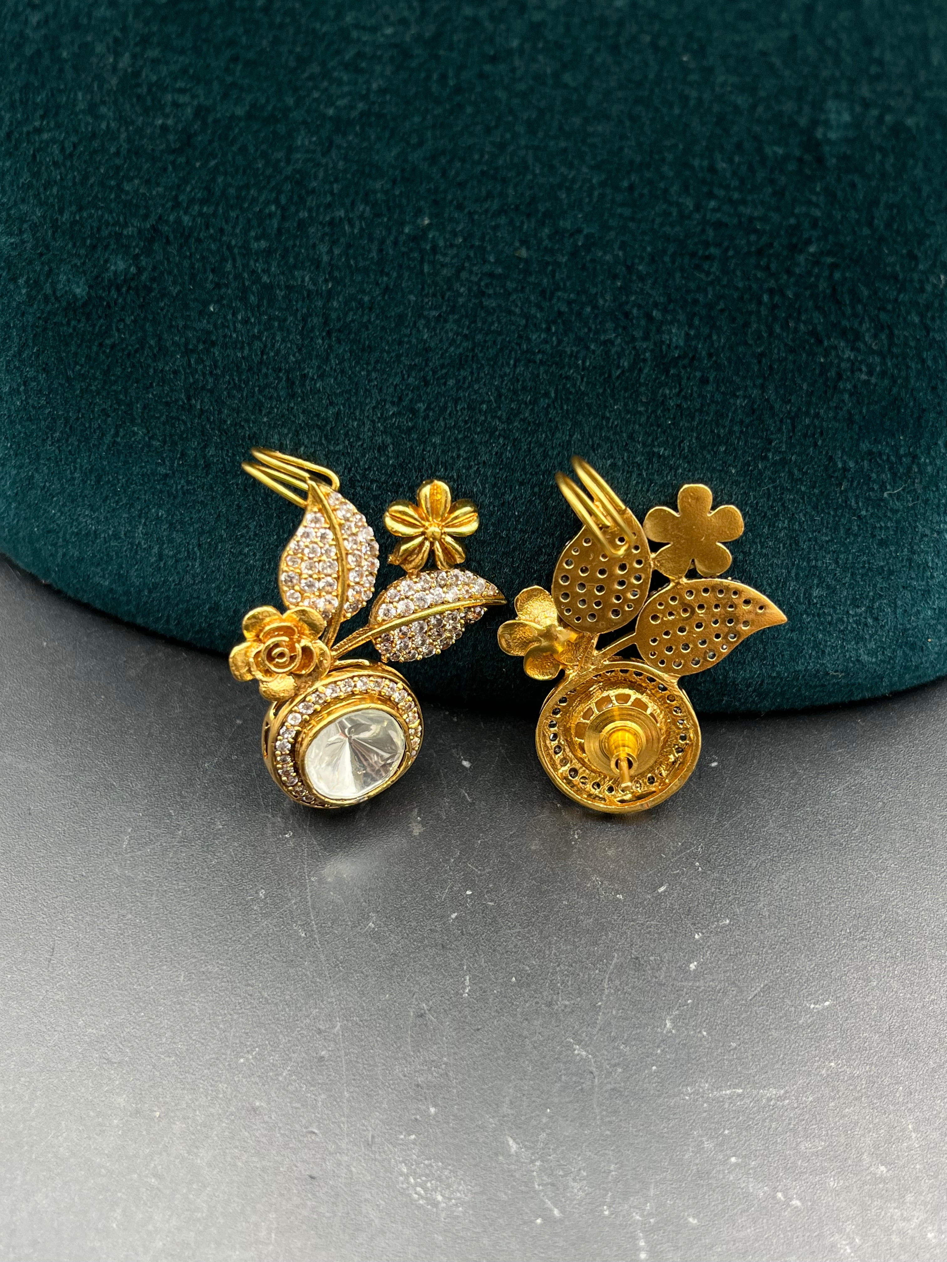 RIHA EARRING