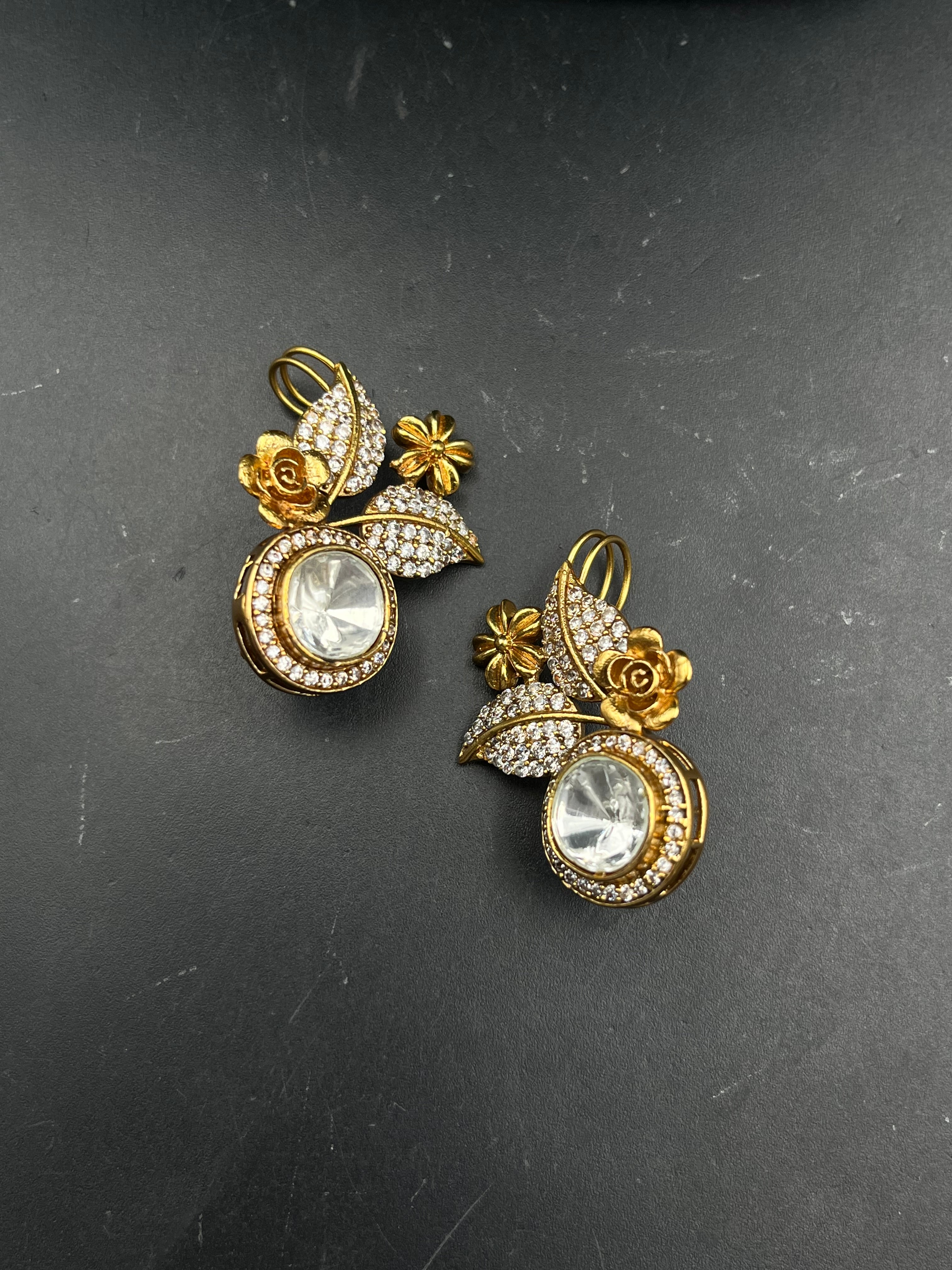 RIHA EARRING