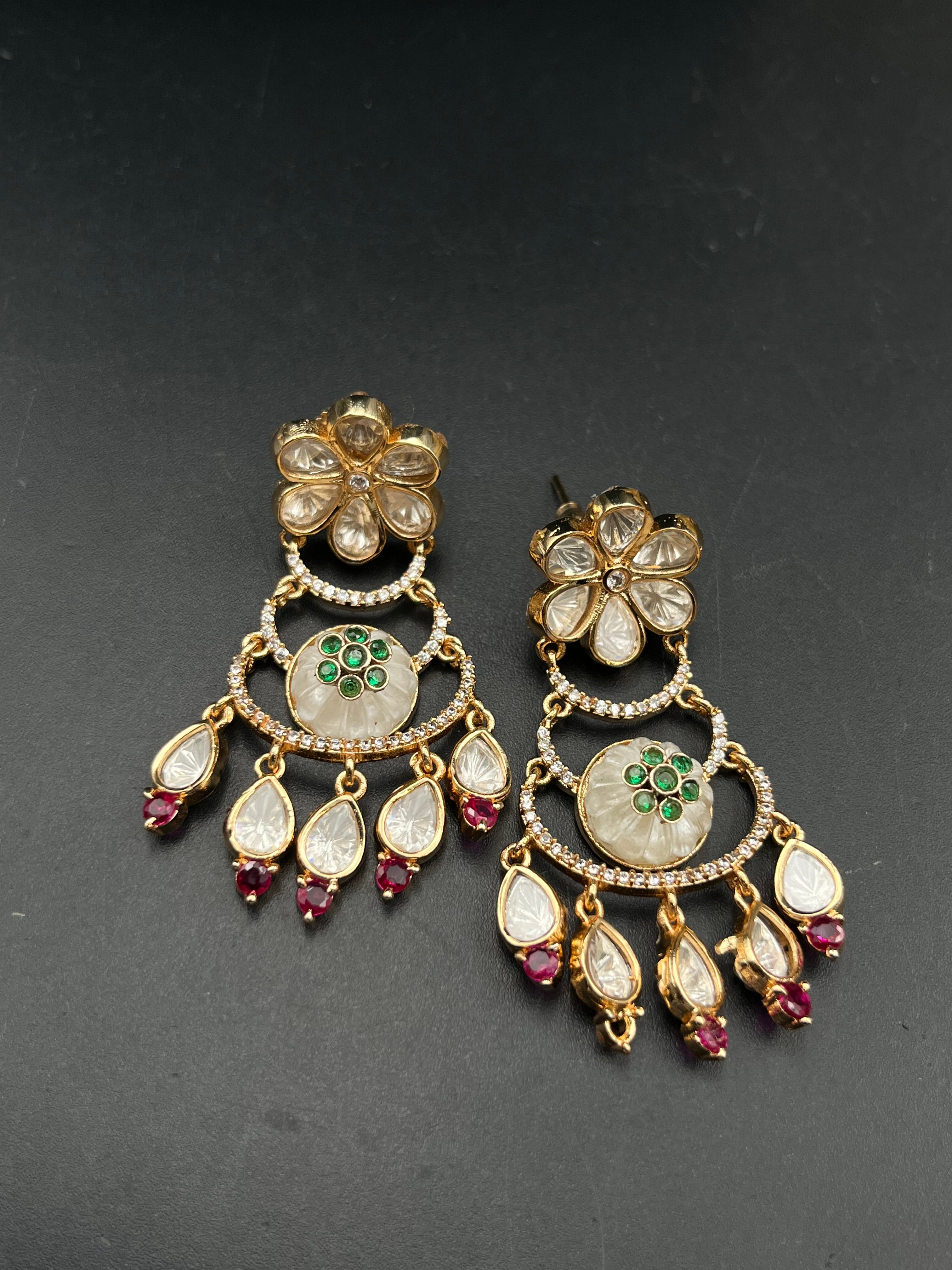 TAHAU EARRING