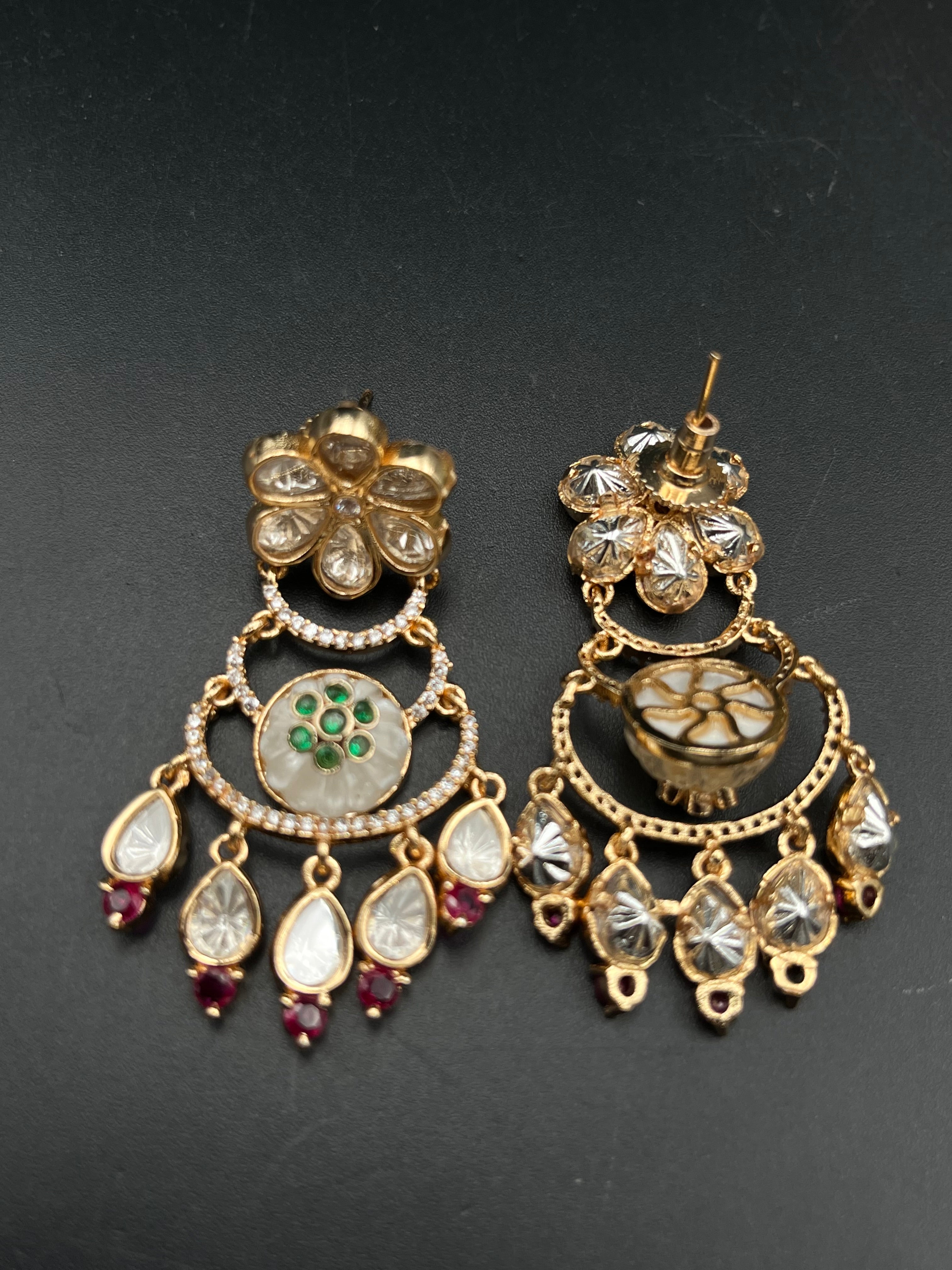 TAHAU EARRING
