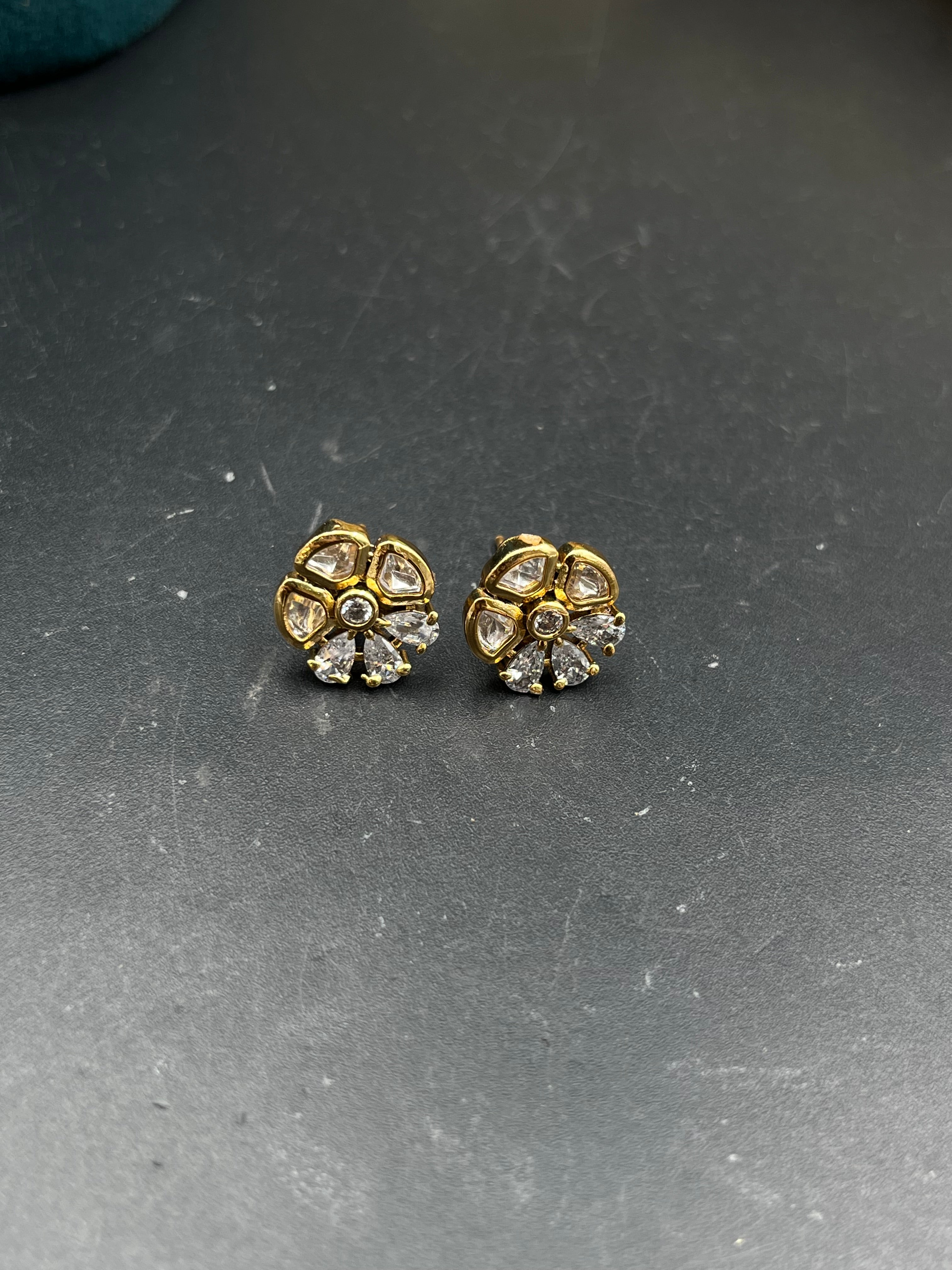 HESHU EARRING
