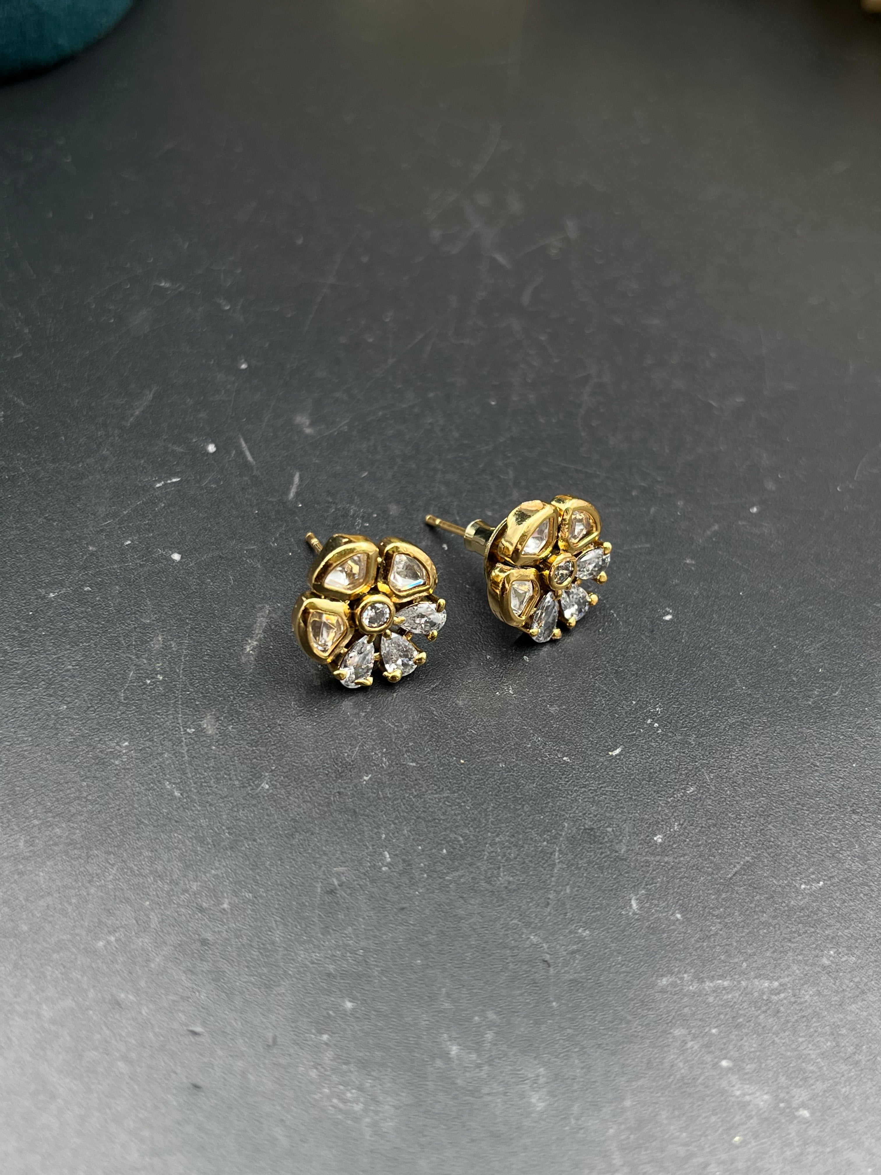 HESHU EARRING