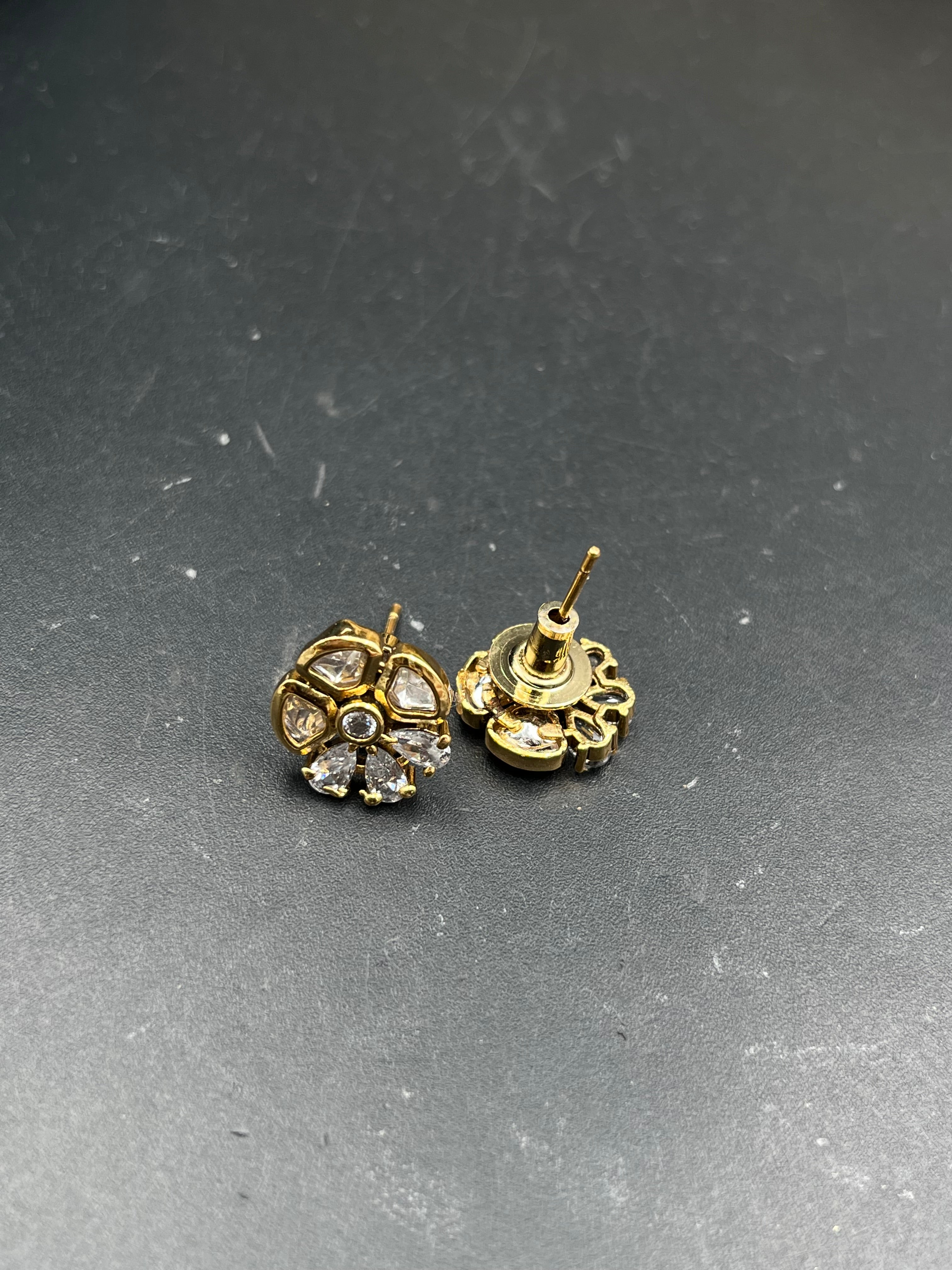 HESHU EARRING