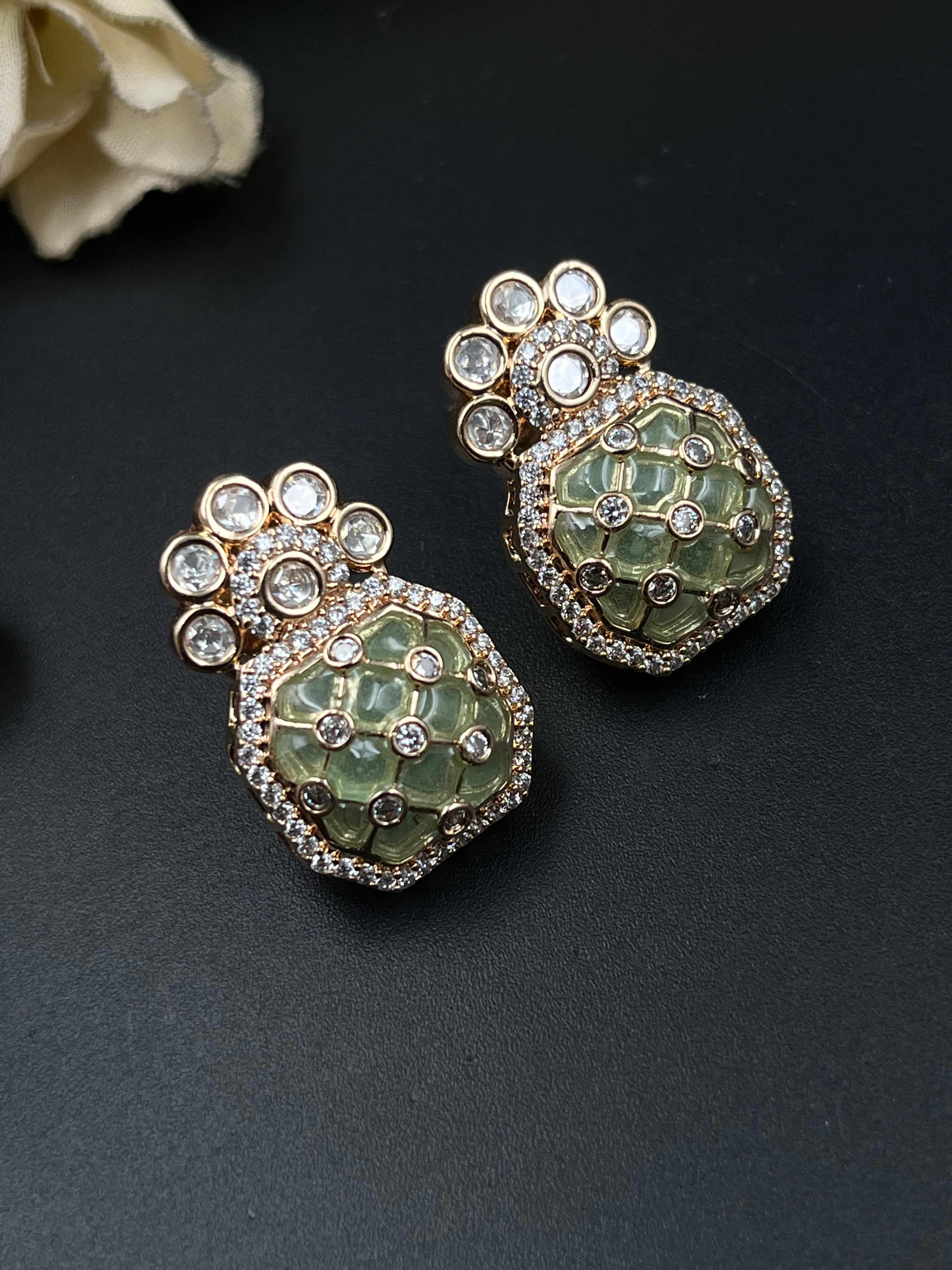 GIYAS PENDANT