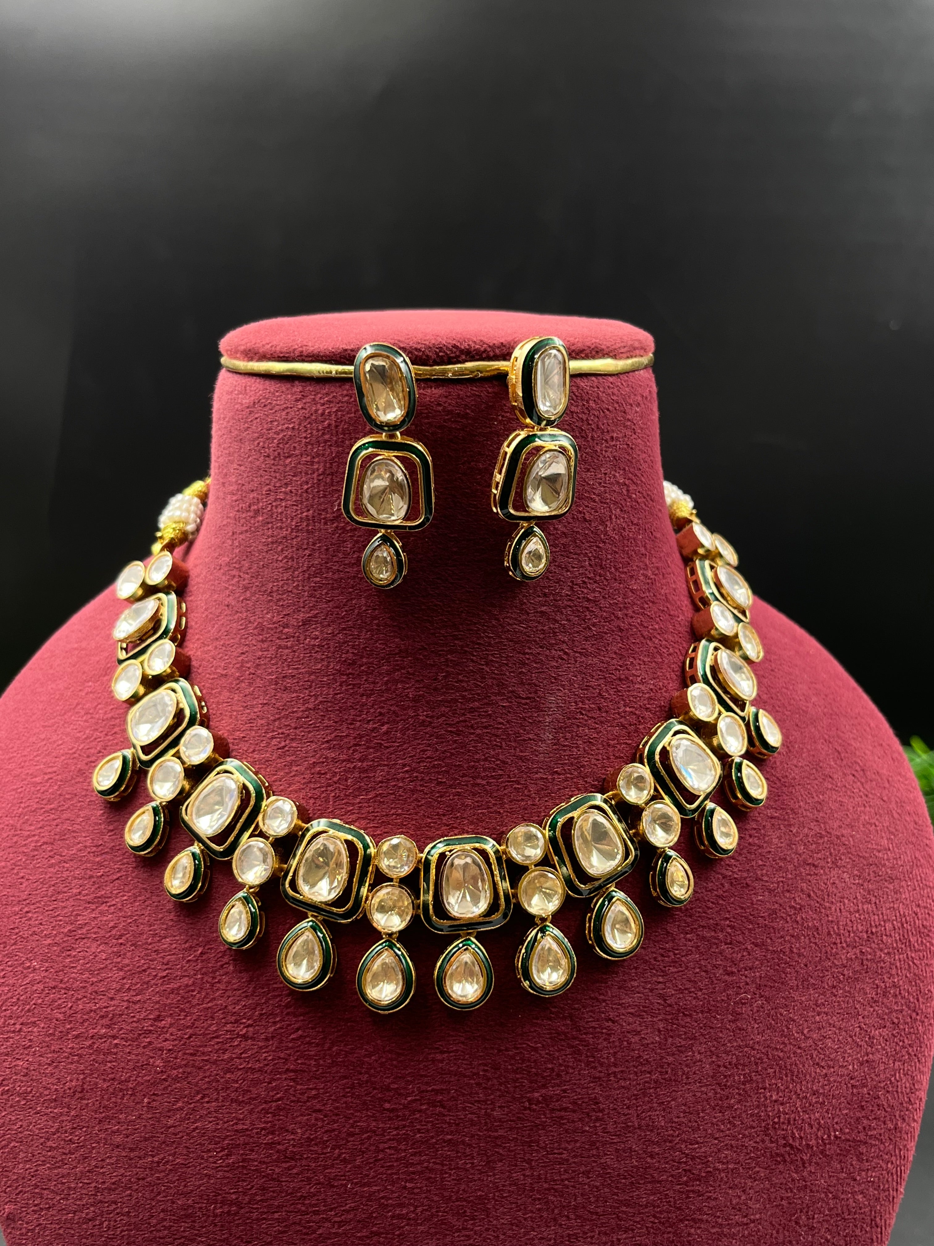AUSHI NECKLACE