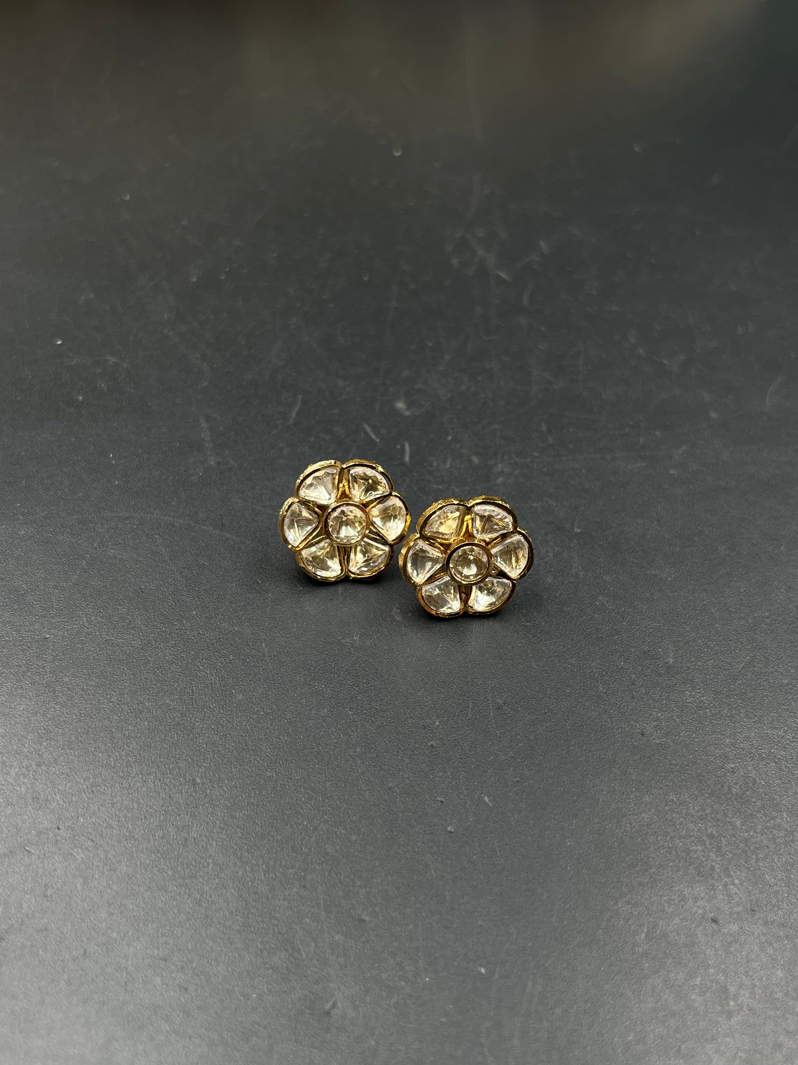 SIYA  EARRING