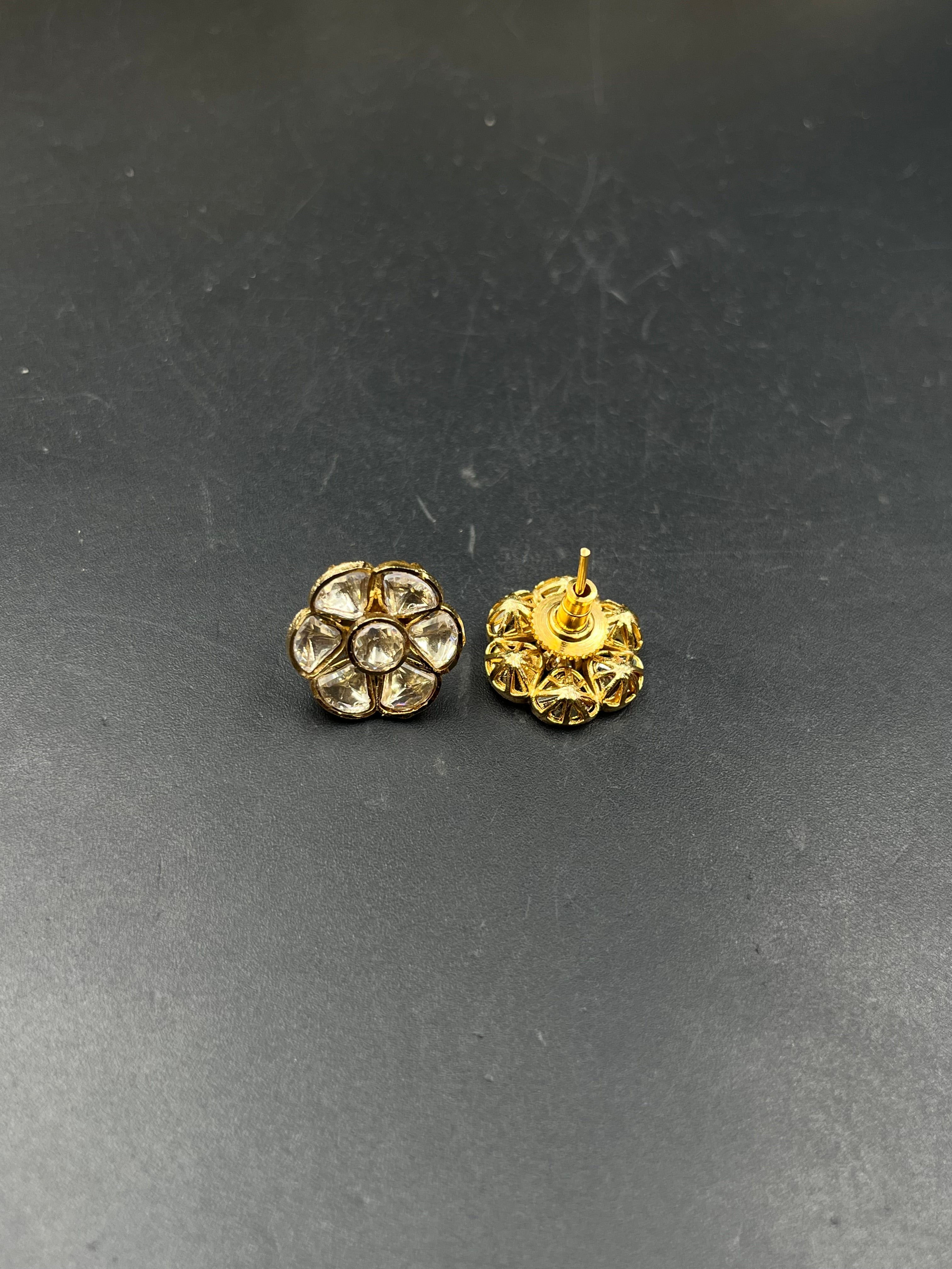 SIYA  EARRING
