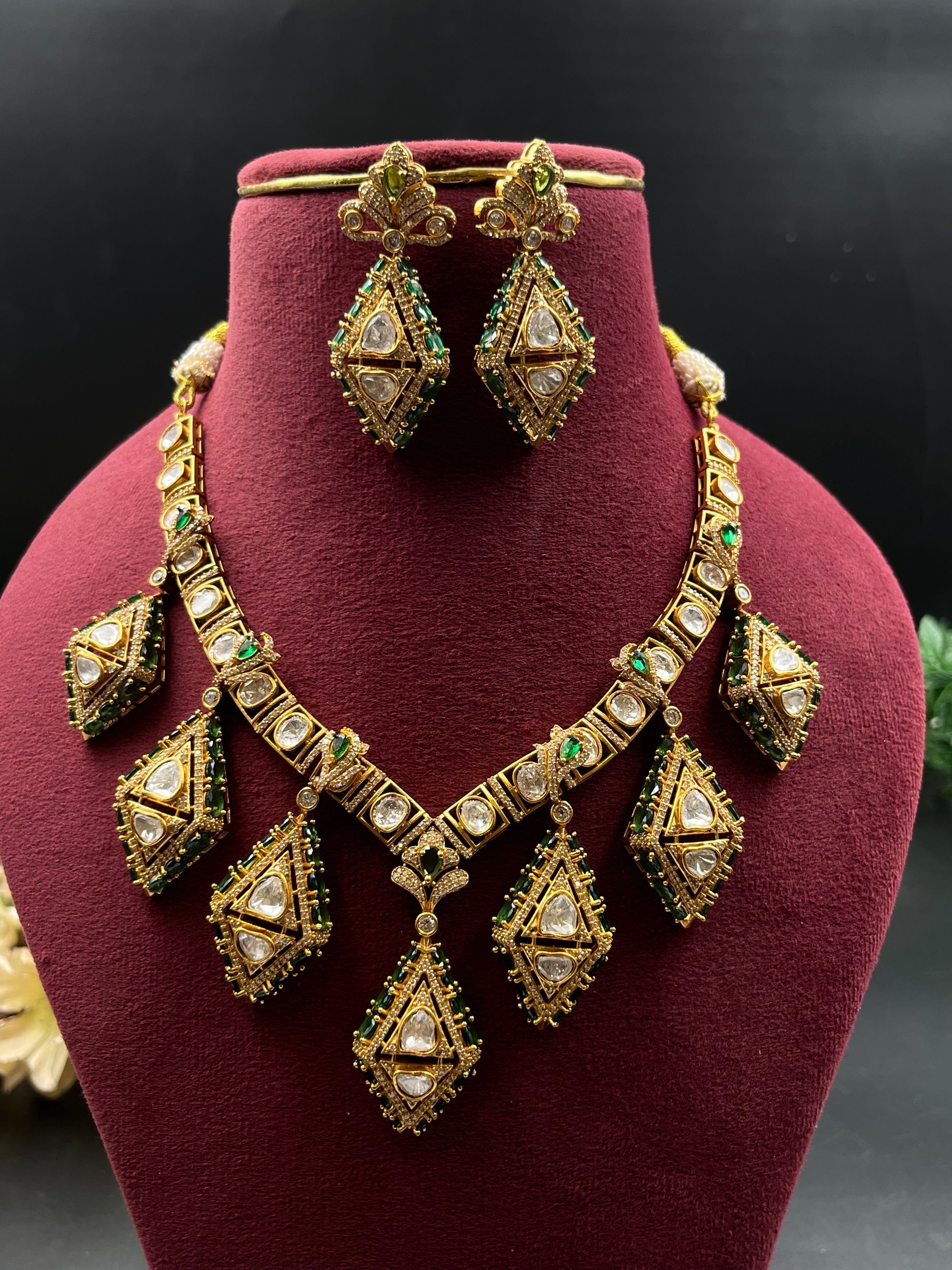 ANUTA NECKLACE