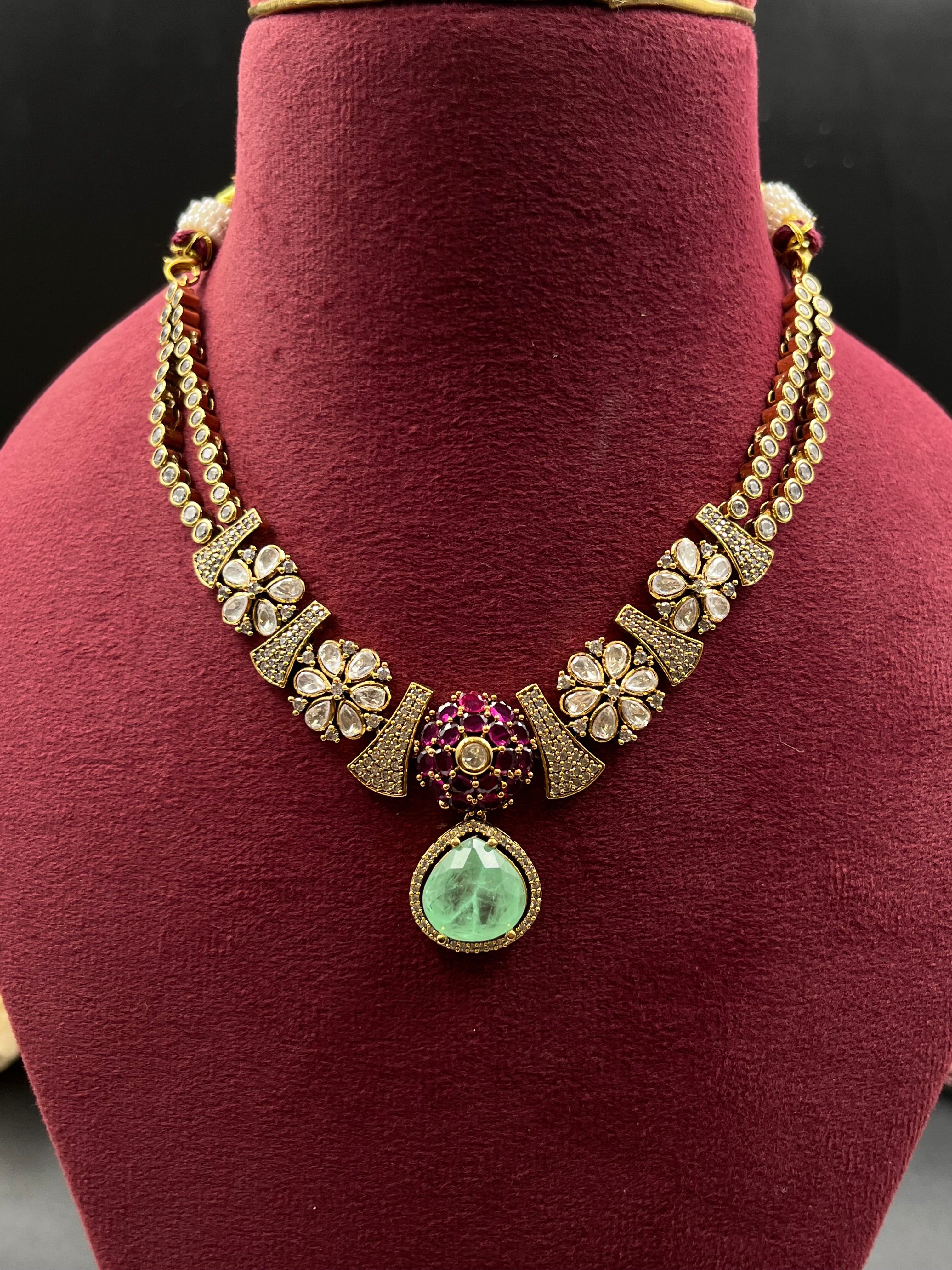 JUHI NECKLACE