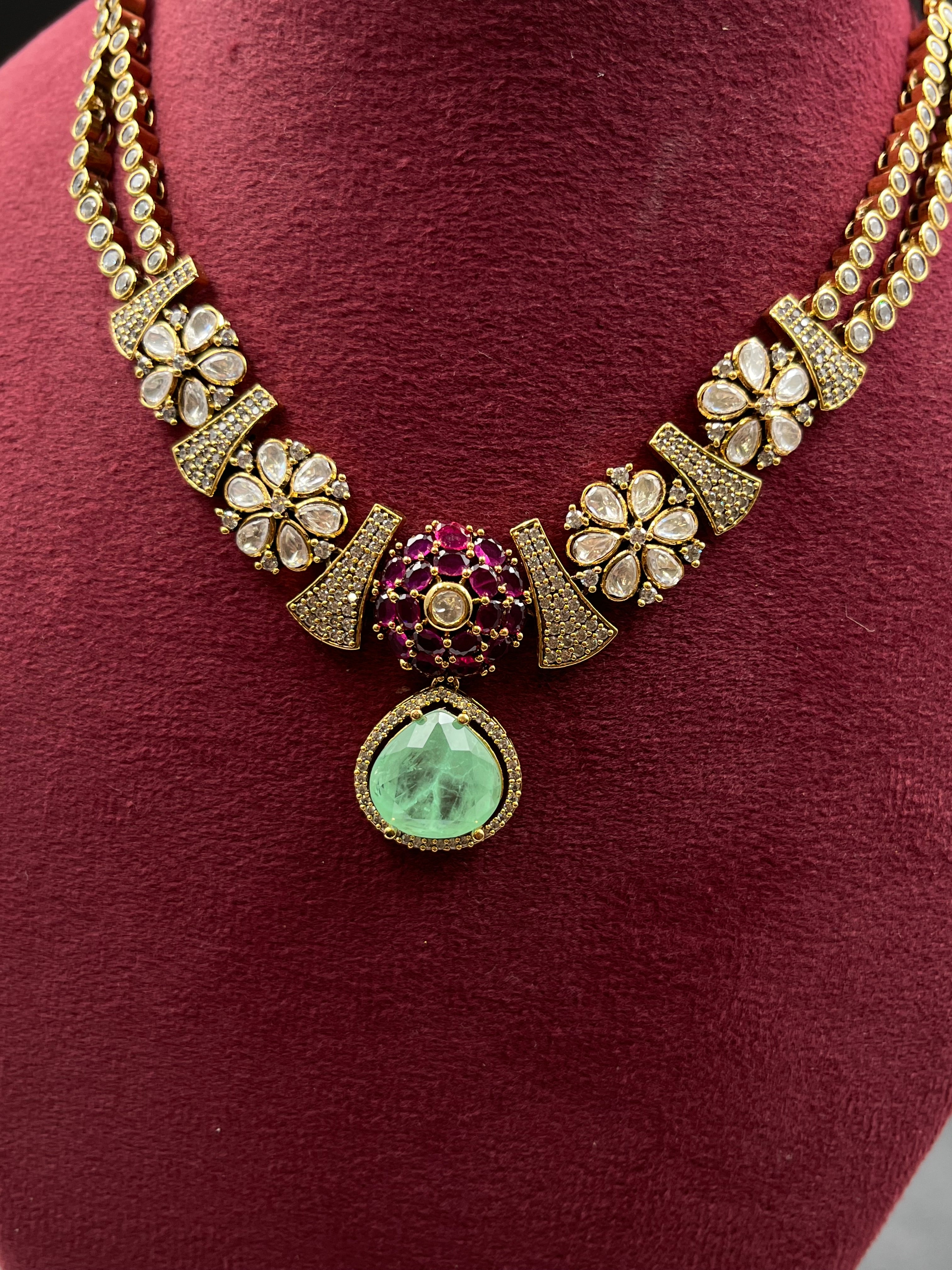 JUHI NECKLACE