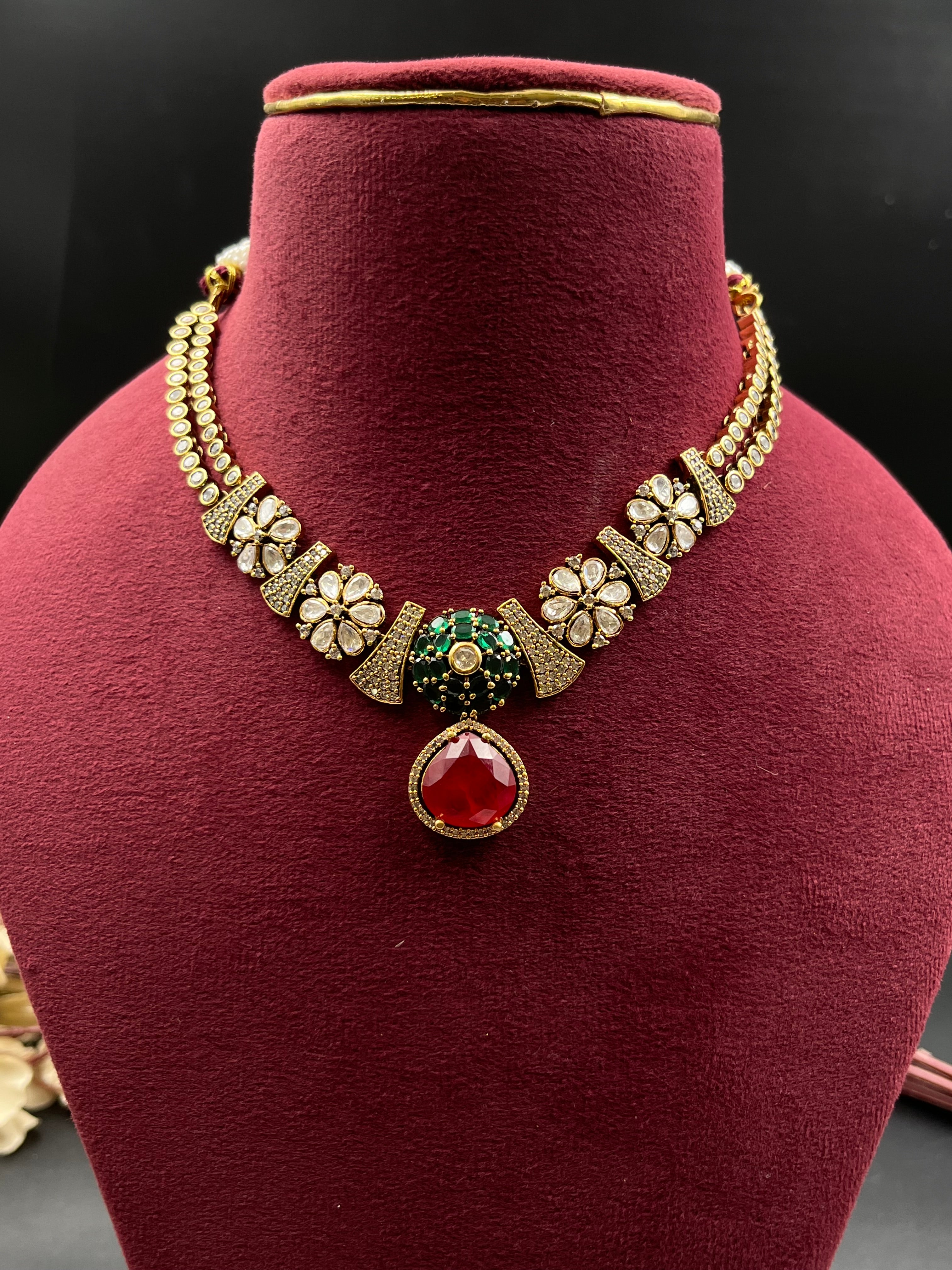 JUHI NECKLACE