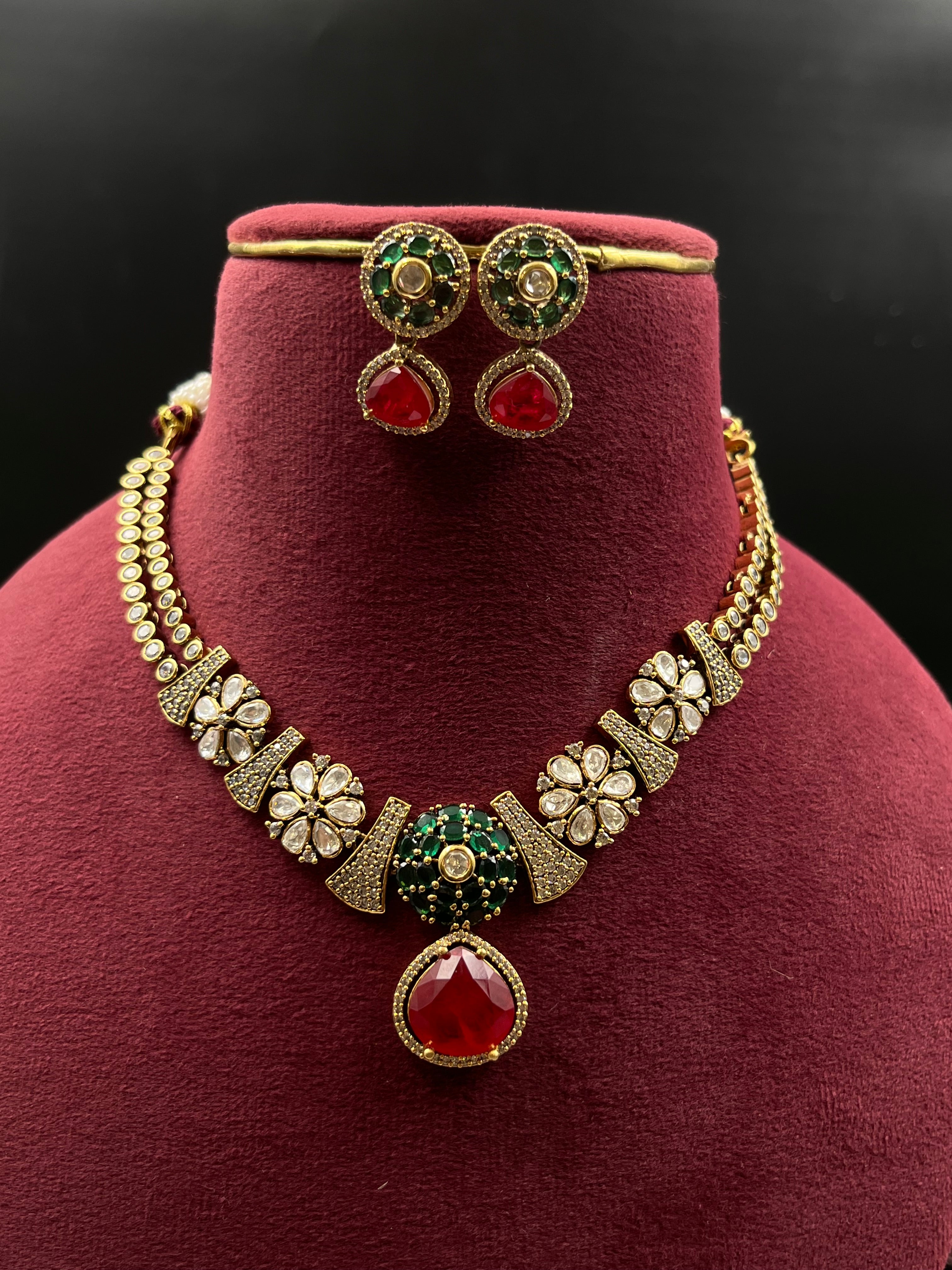 JUHI NECKLACE