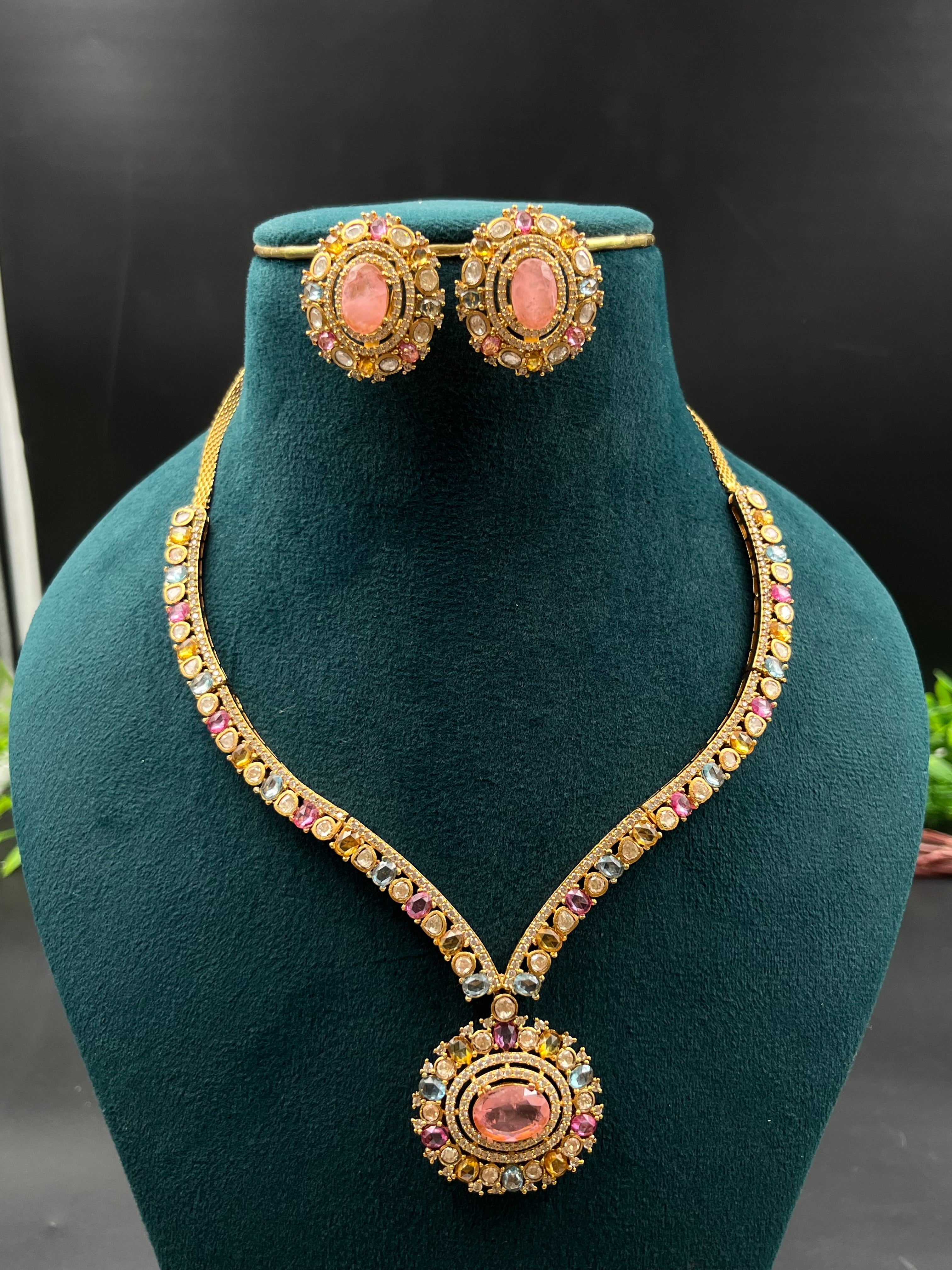 ANUSKA NECKLACE