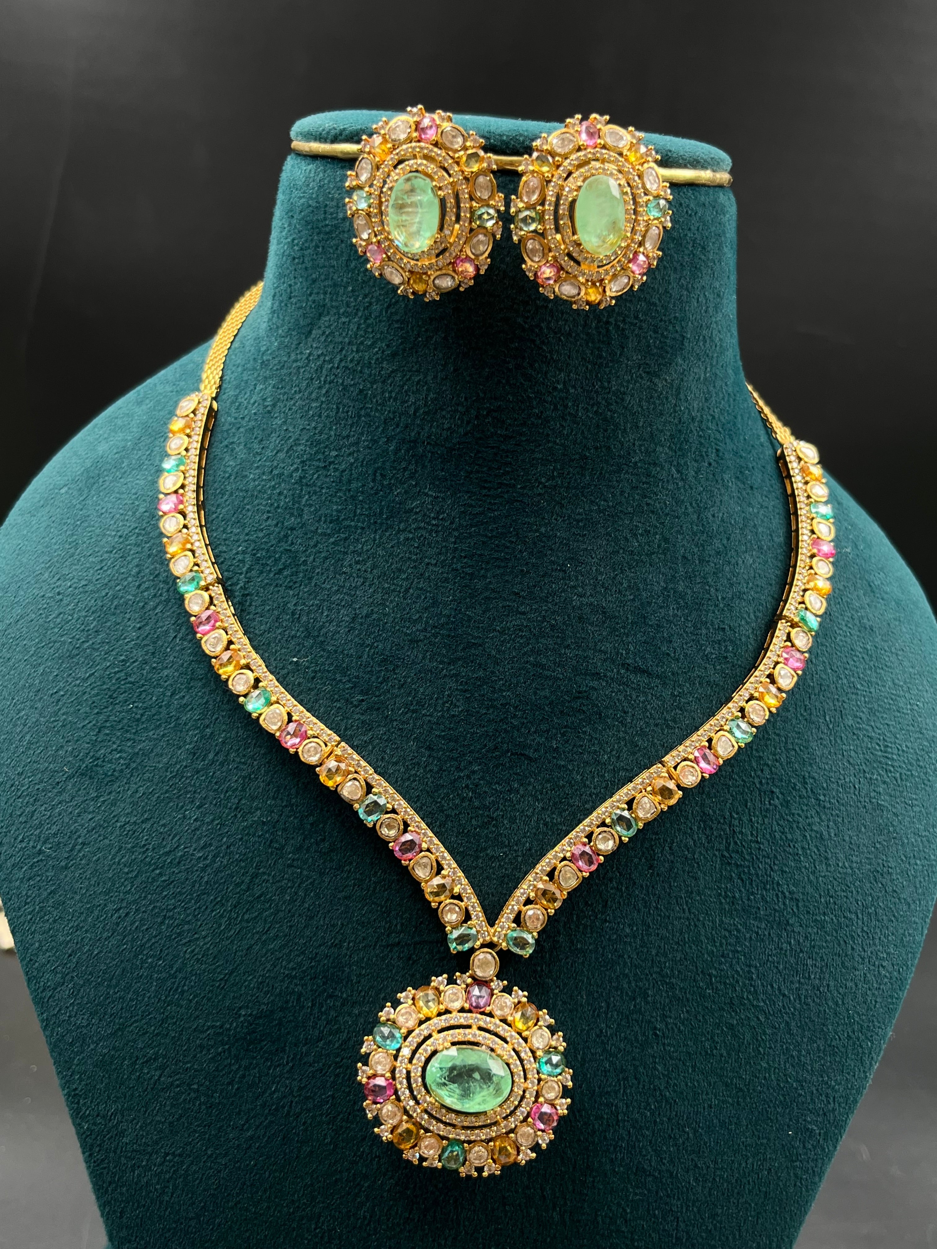 ANUSKA NECKLACE