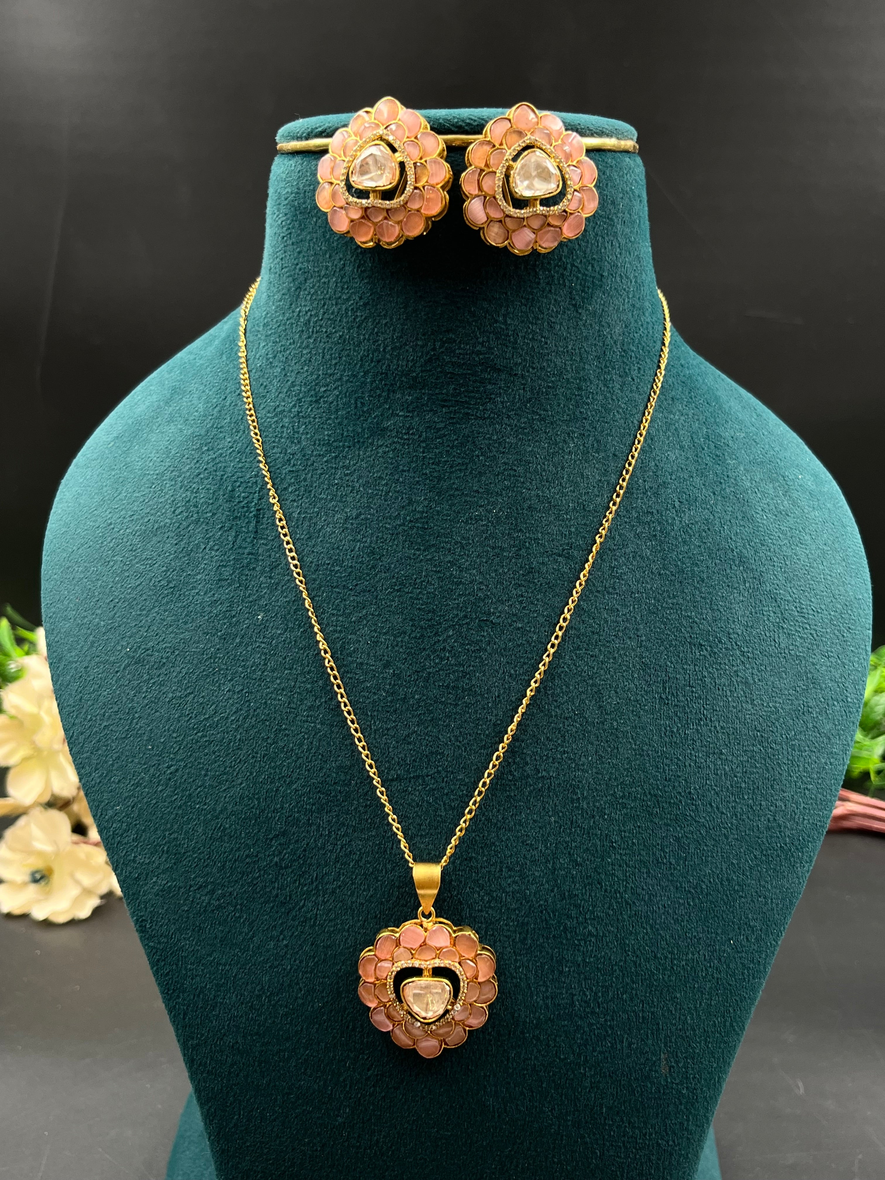 MUSKAN PENDANT