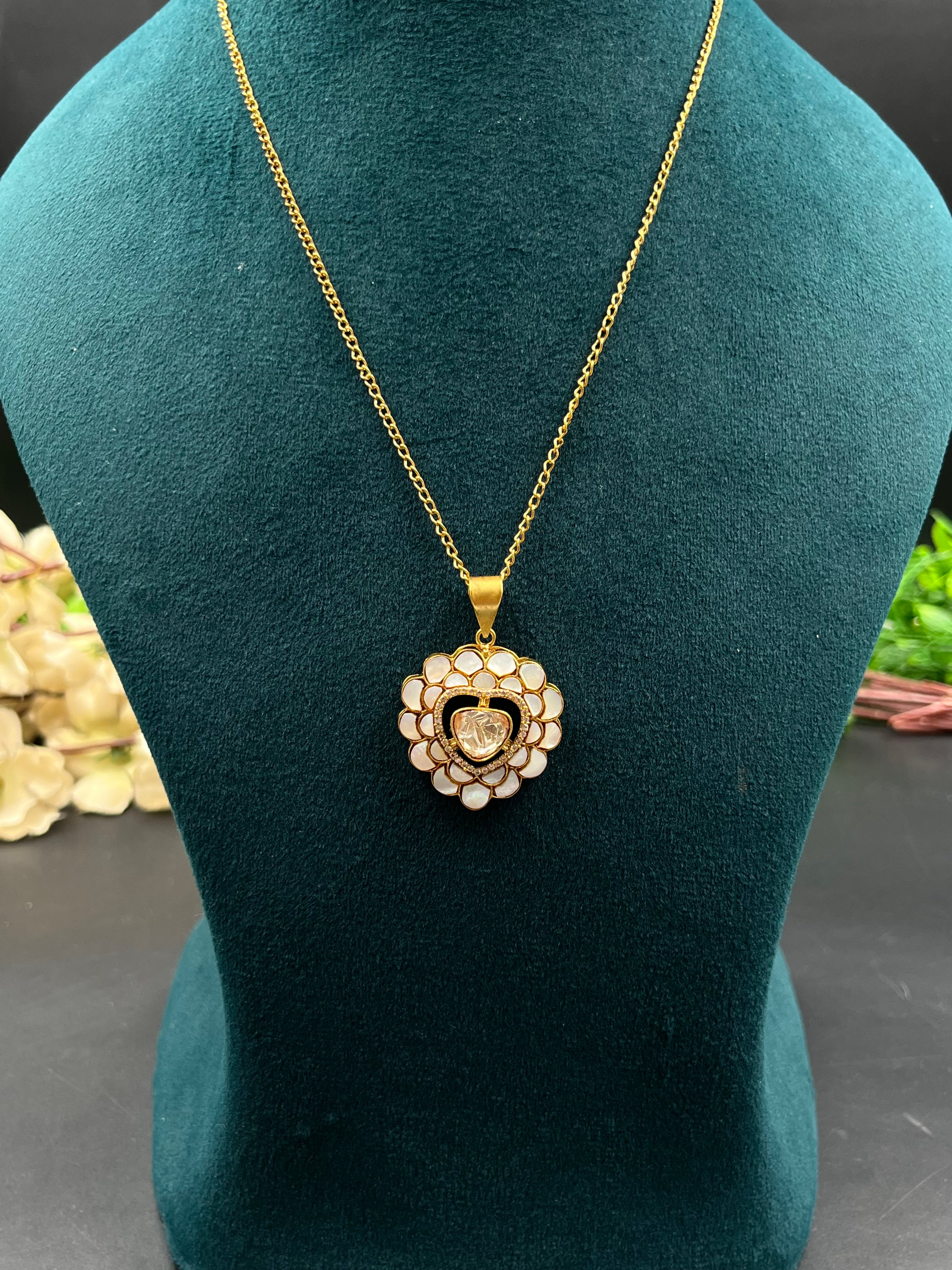MUSKAN PENDANT