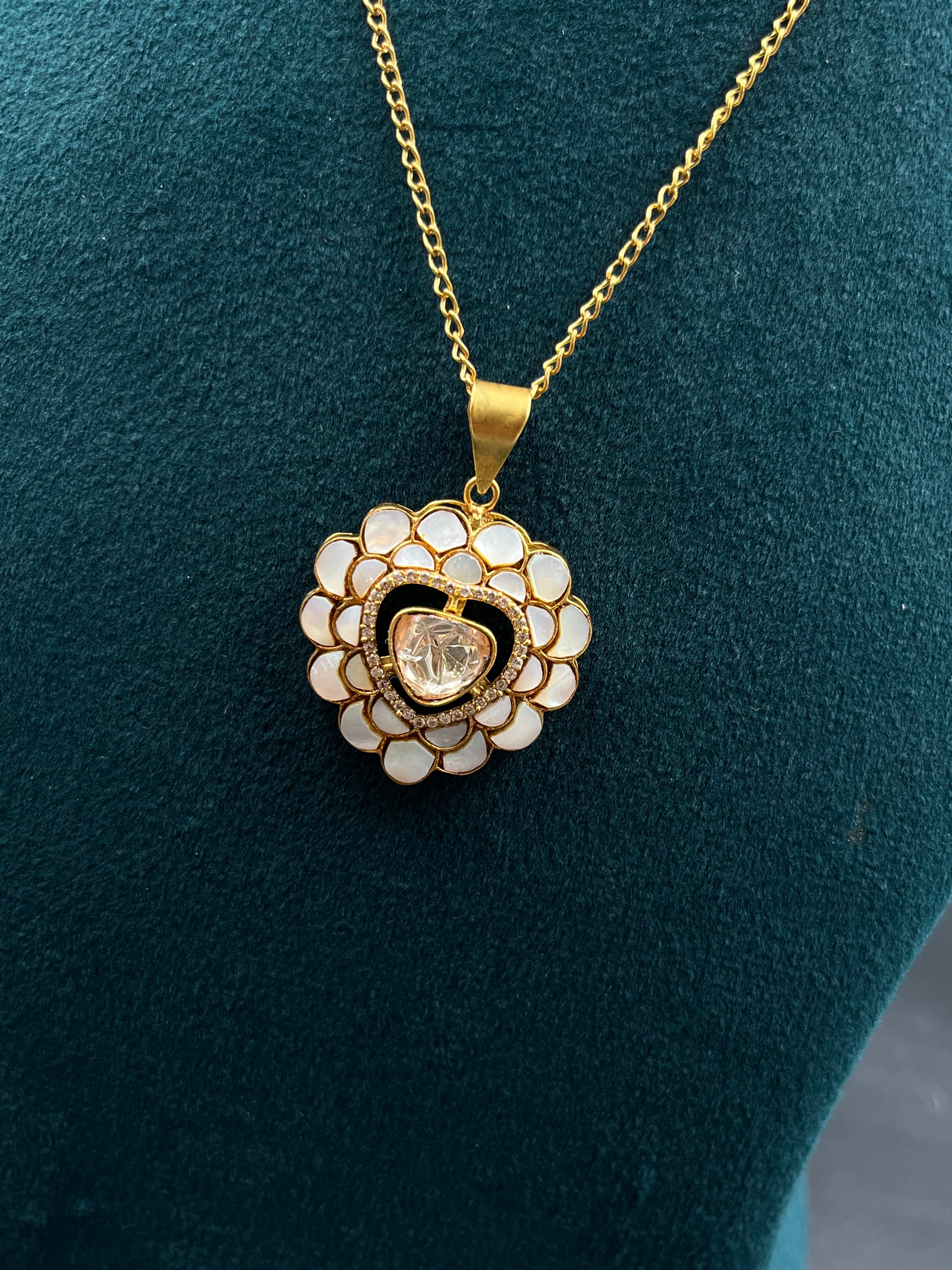 MUSKAN PENDANT
