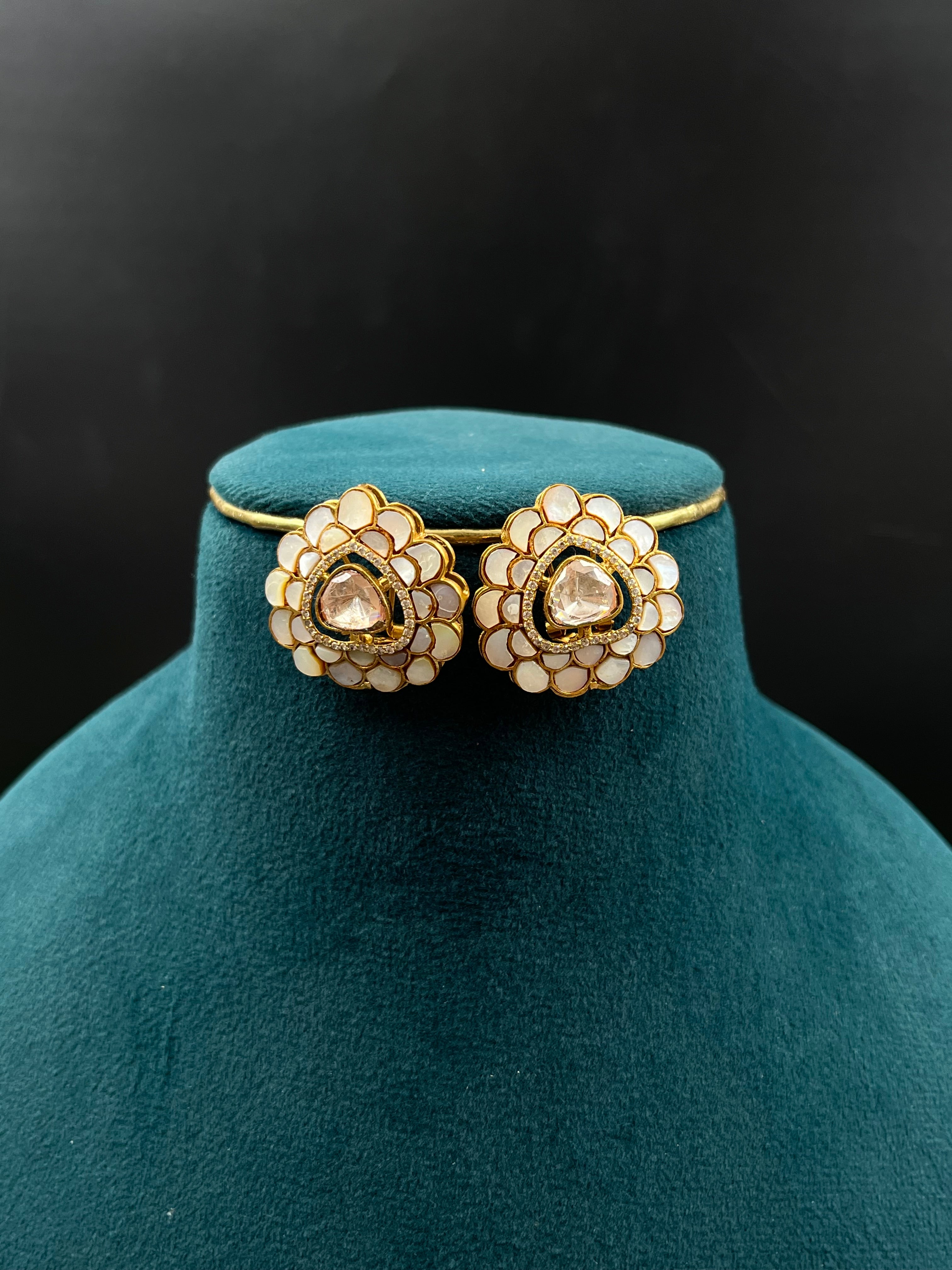 MUSKAN PENDANT