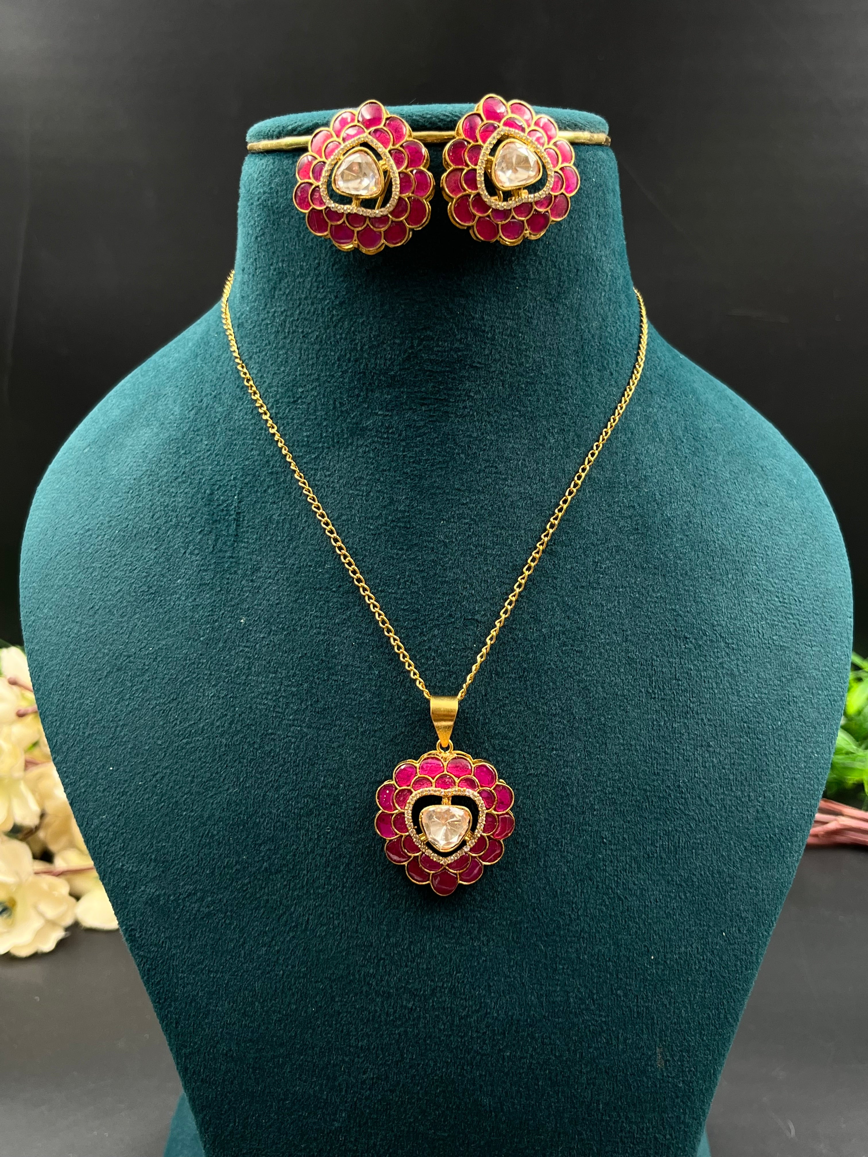MUSKAN PENDANT